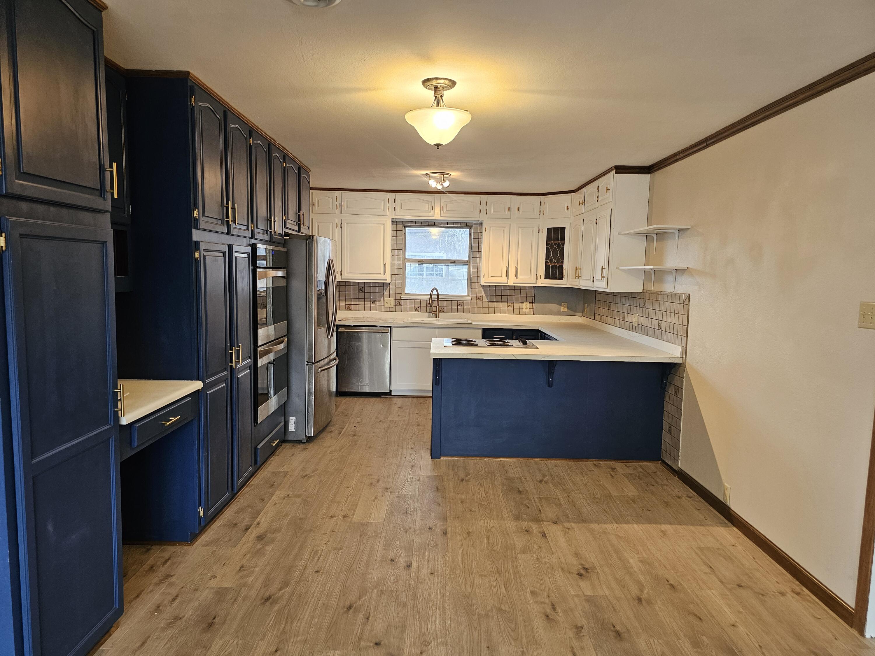 Photo 17 — 400 Casaus Avenue