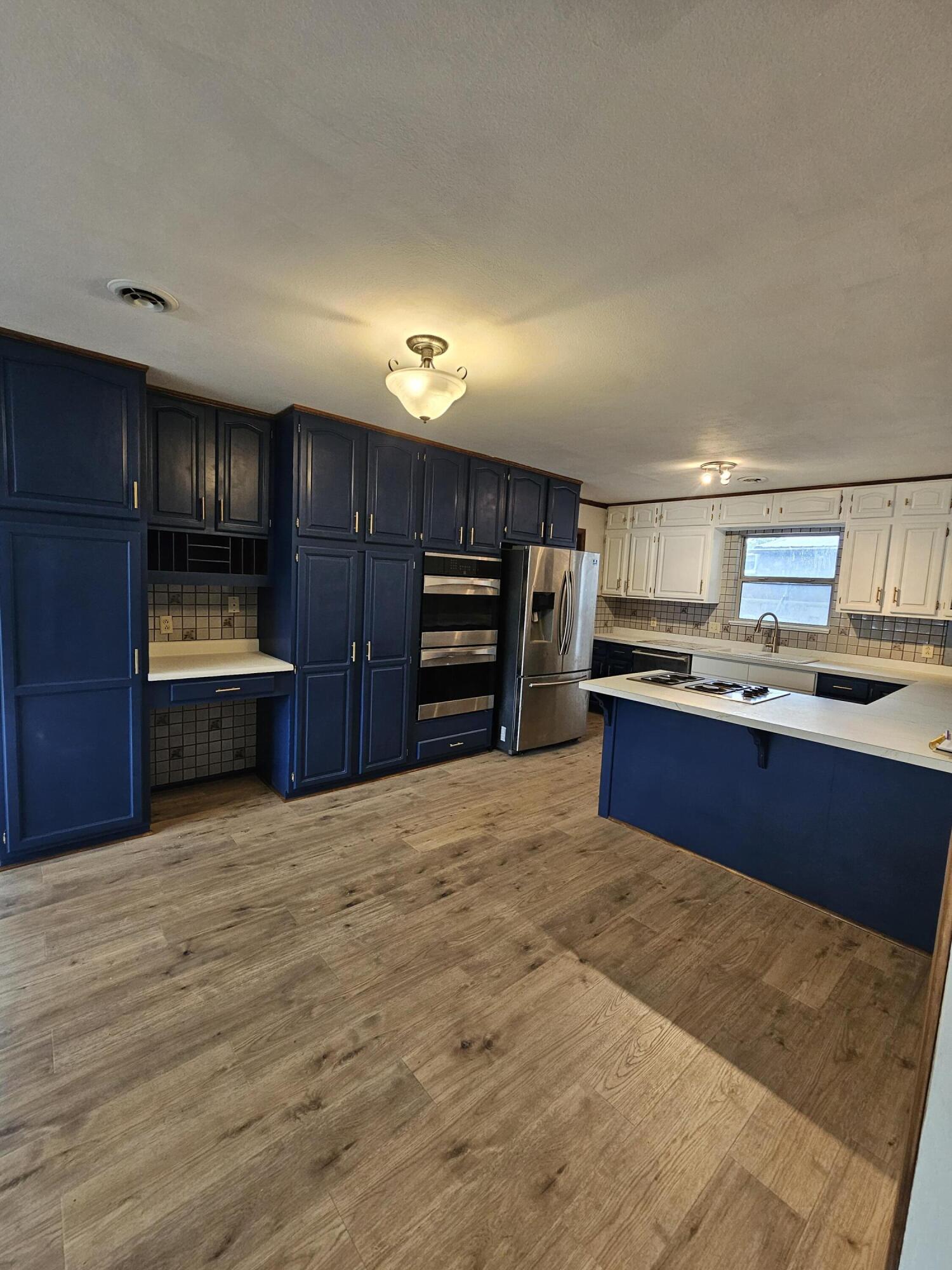 Photo 16 — 400 Casaus Avenue