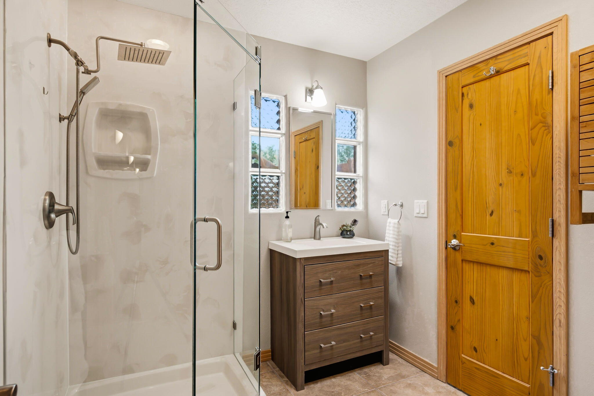 Photo 17 — 11605 Holly Avenue NE