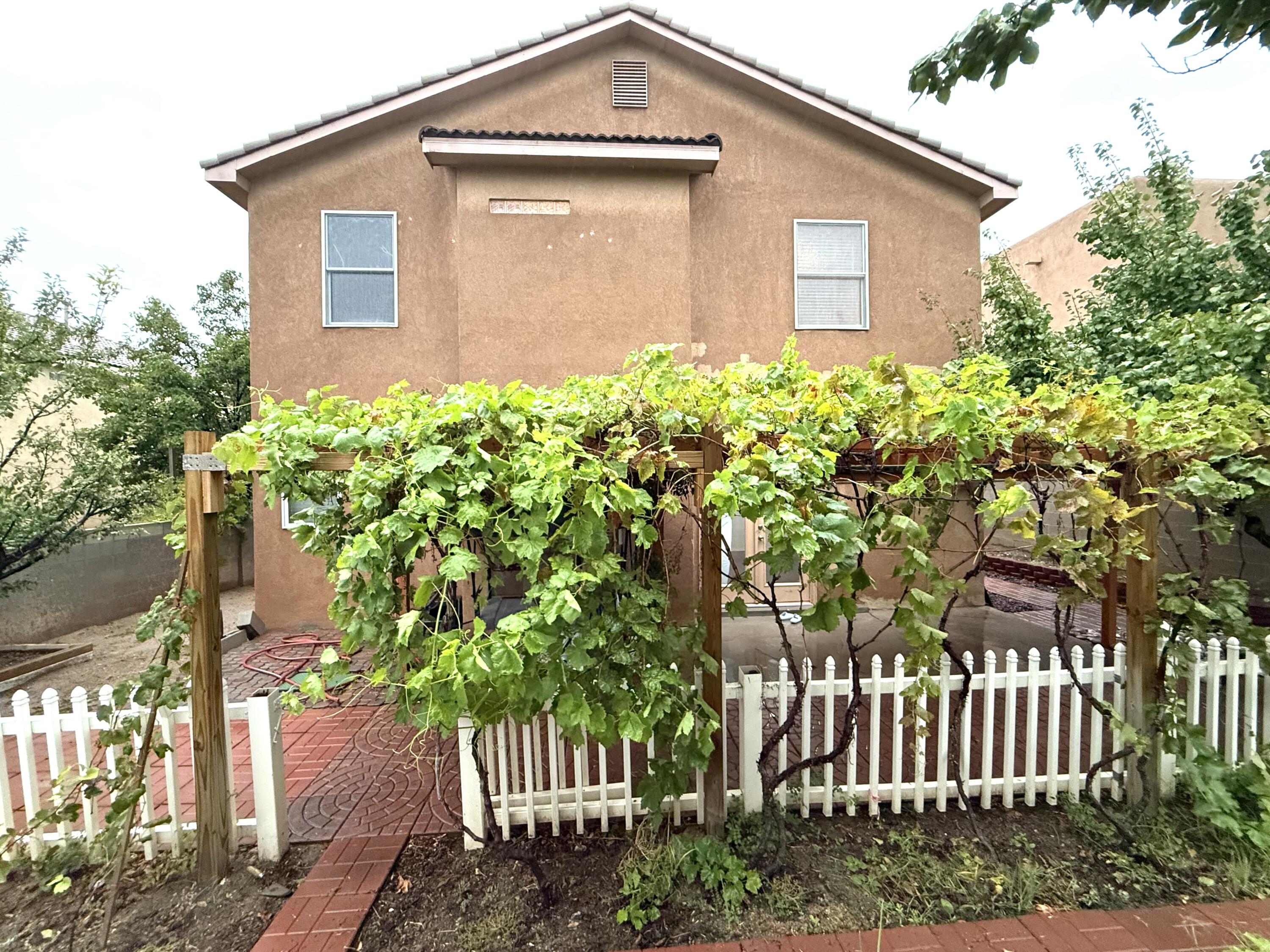 9228 Bluewood Lane NE, Albuquerque, NM 87122