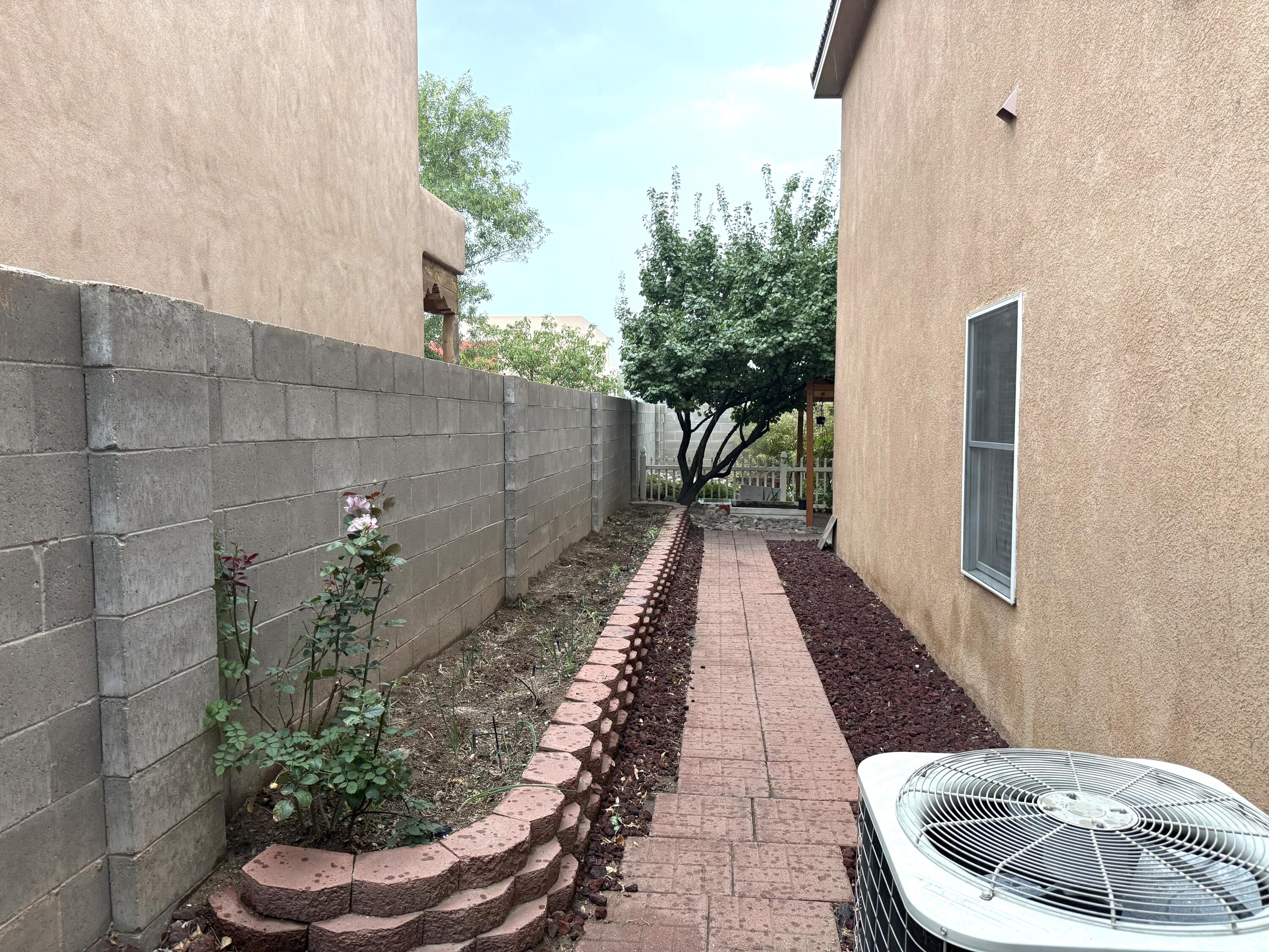 Photo 18 — 9228 Bluewood Lane NE