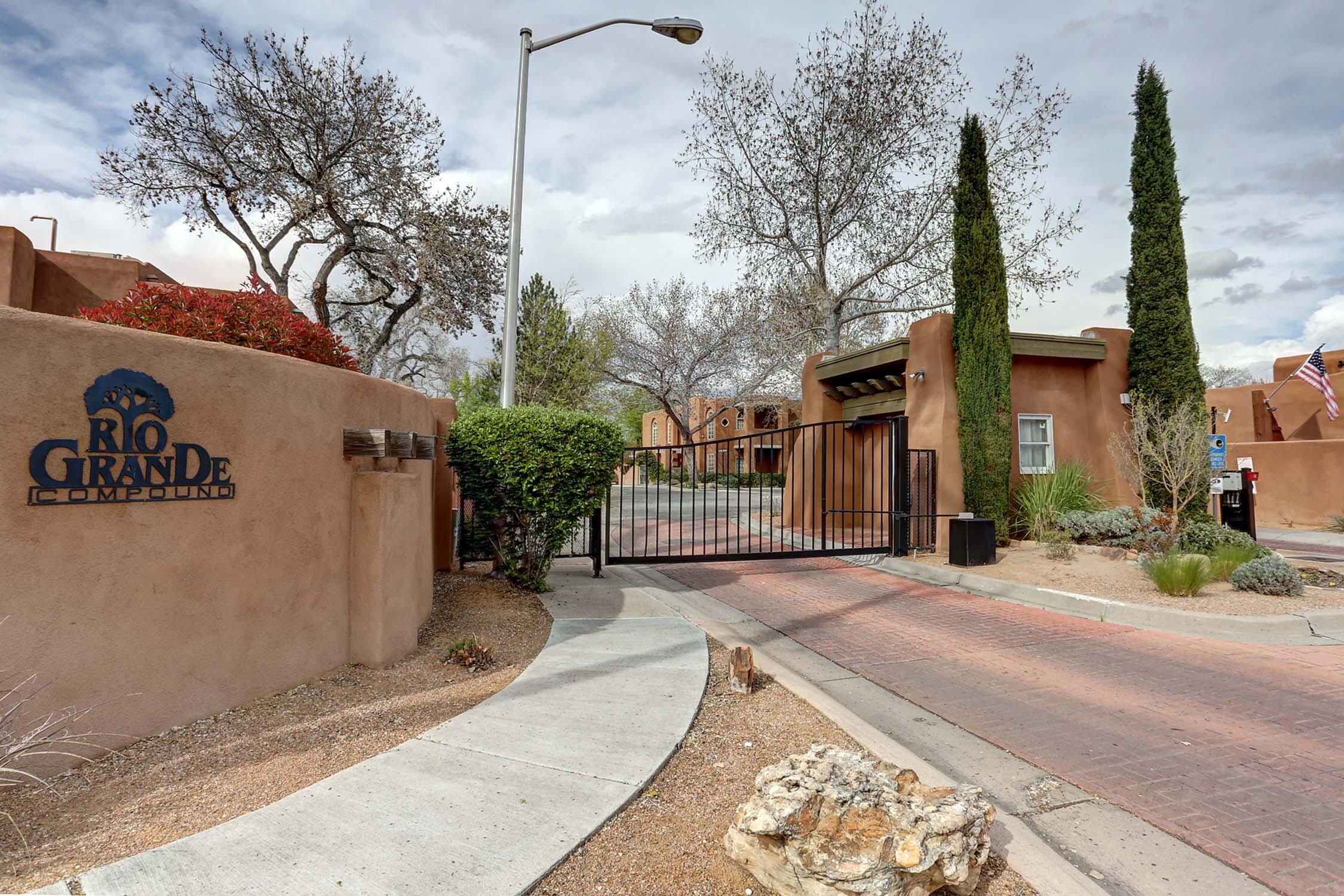 3004 Calle De Alamo NW, Albuquerque, NM 87104