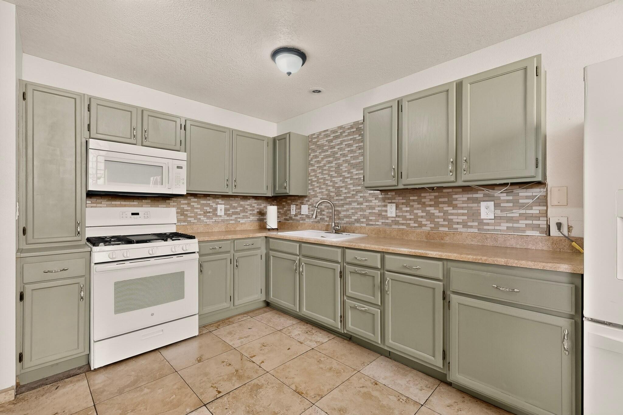 Photo 13 — 4332 Spanish Broom Avenue NW