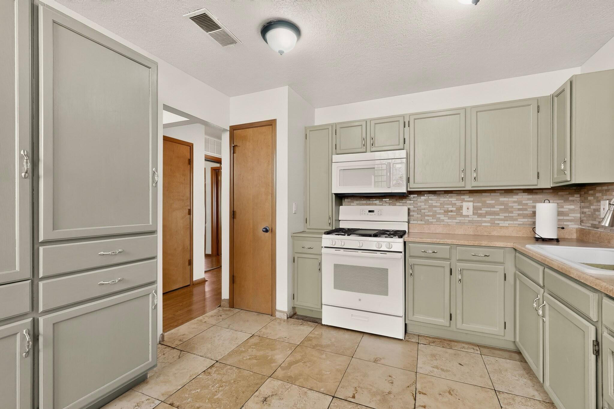 Photo 14 — 4332 Spanish Broom Avenue NW