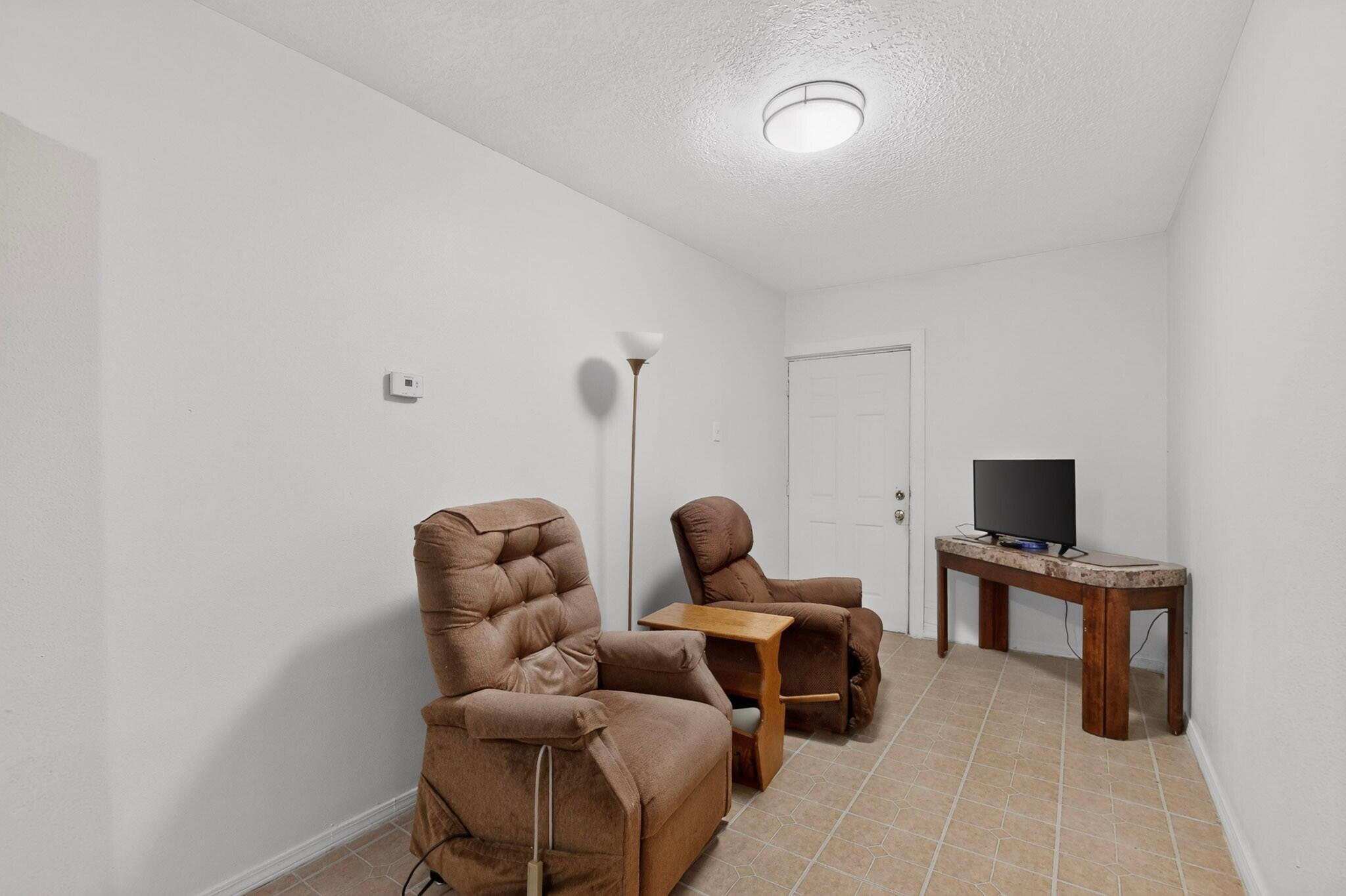 Photo 9 — 2215 Hooper Road SW