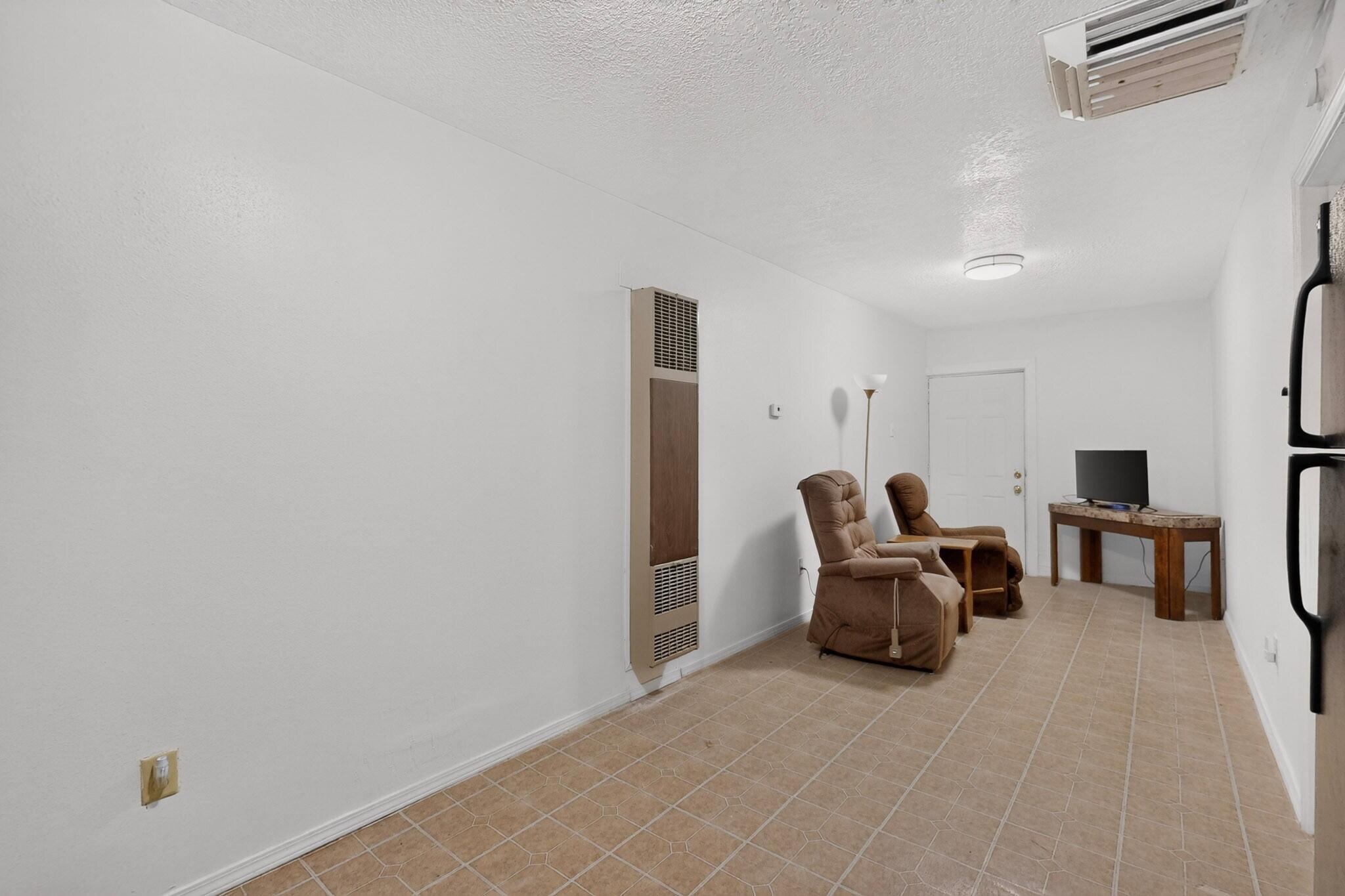 Photo 10 — 2215 Hooper Road SW