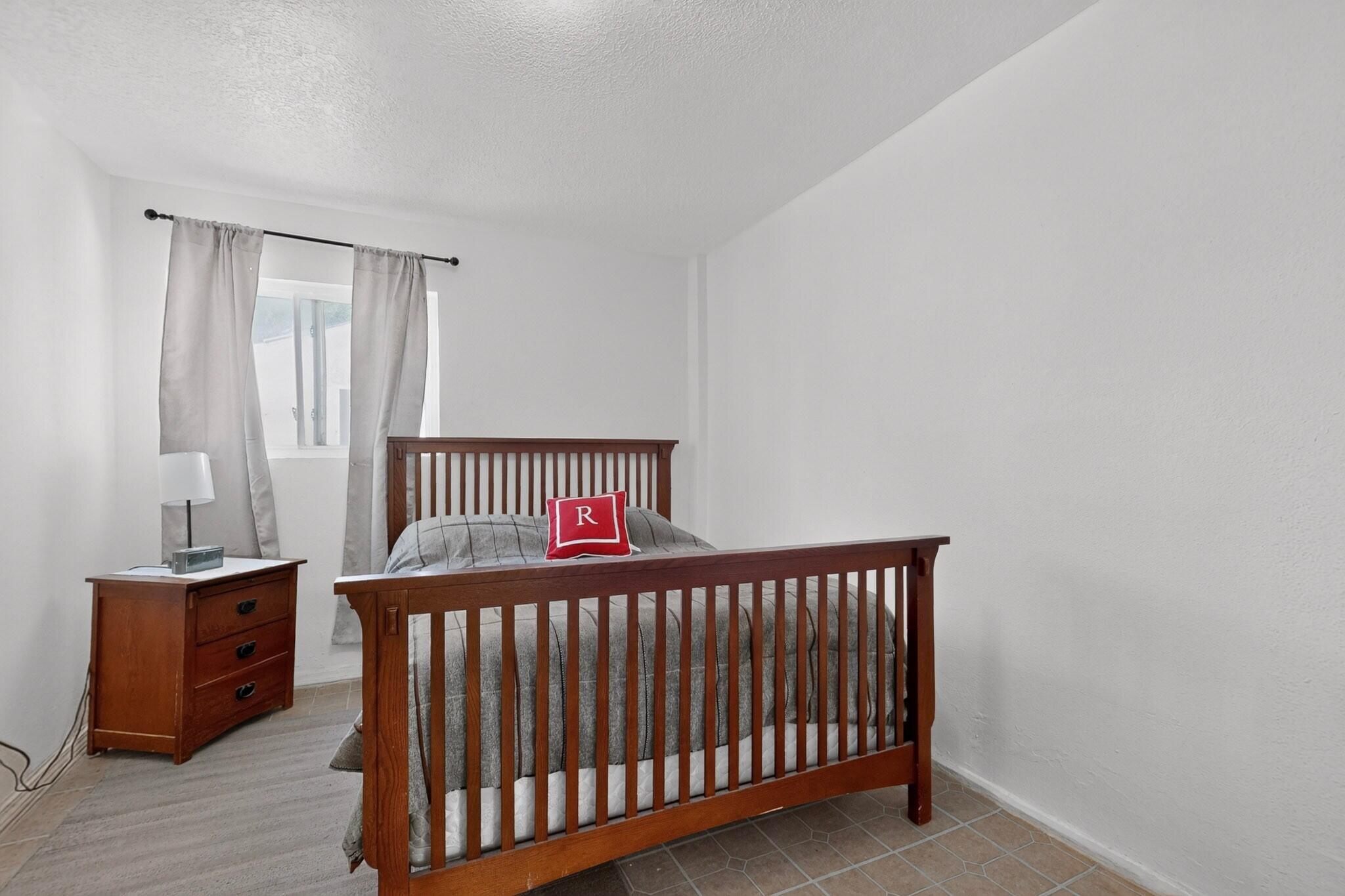 Photo 16 — 2215 Hooper Road SW
