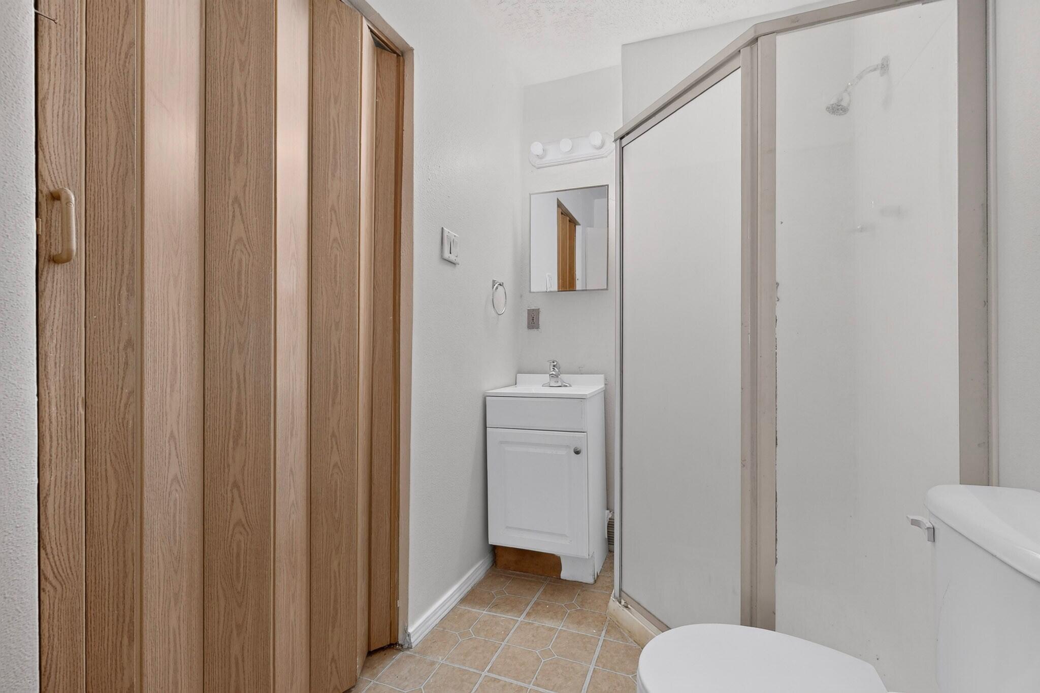 Photo 18 — 2215 Hooper Road SW