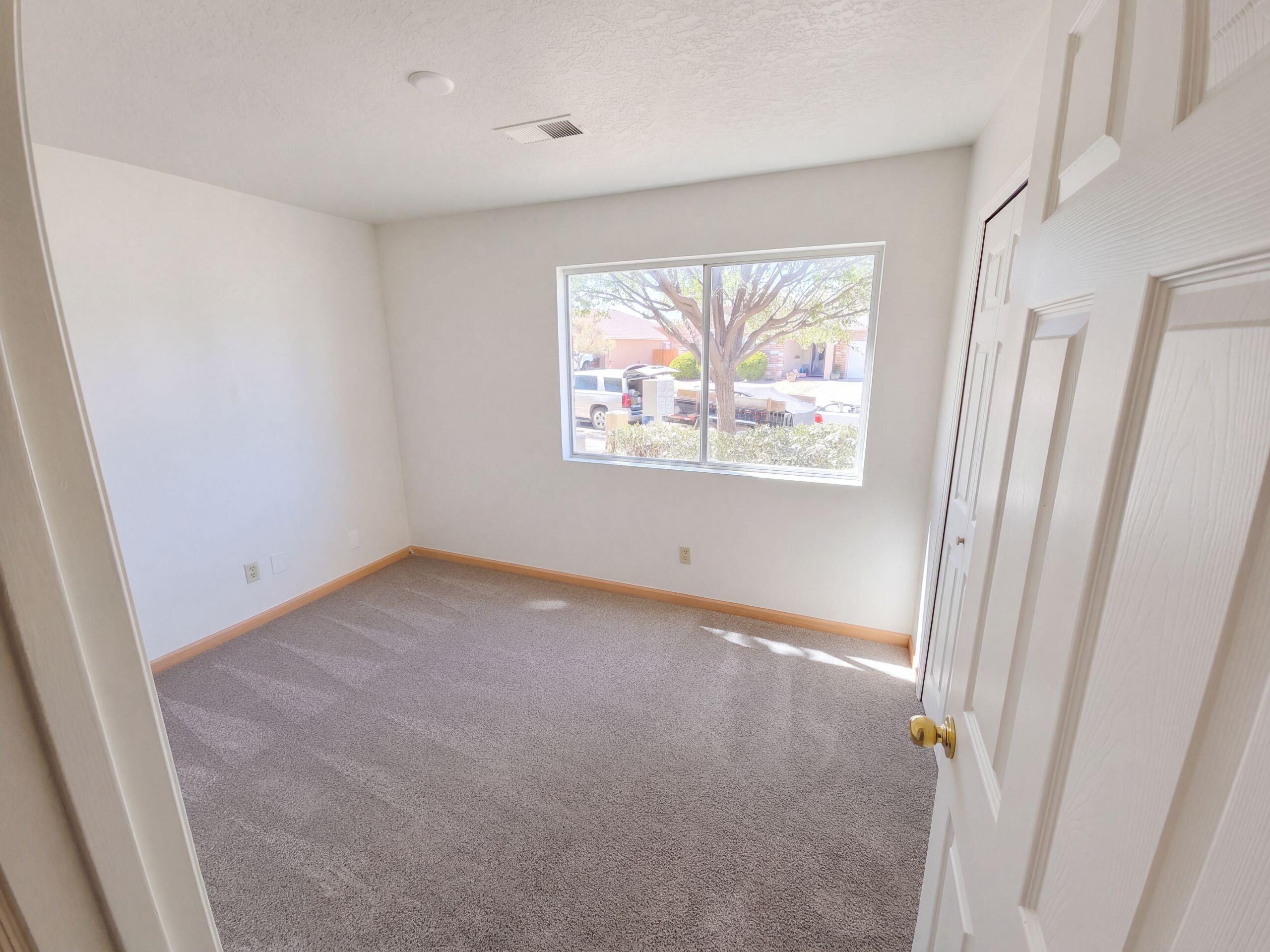 Photo 6 — 1890 Raspberry Drive NE