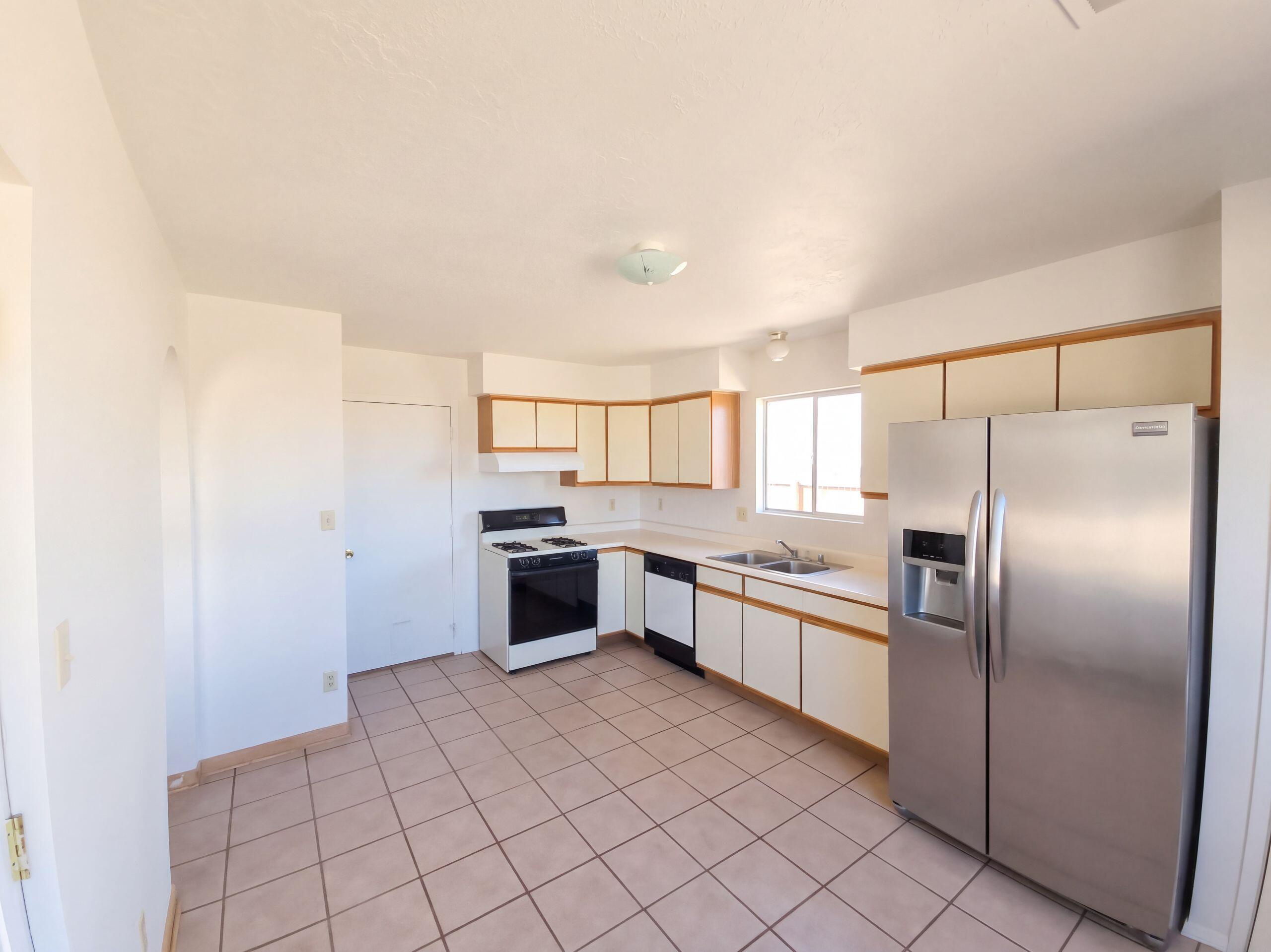 Photo 2 — 1890 Raspberry Drive NE