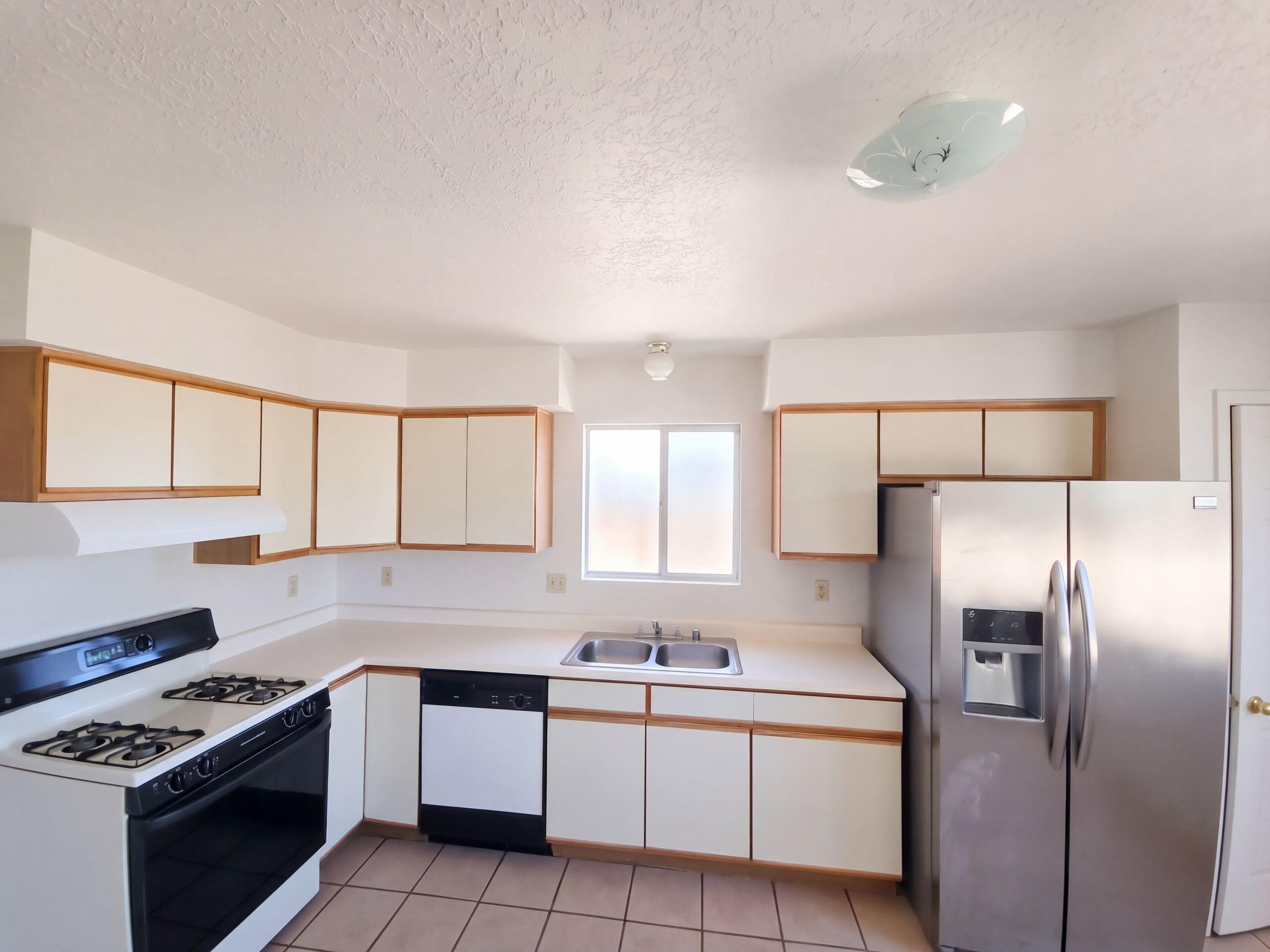 Photo 3 — 1890 Raspberry Drive NE