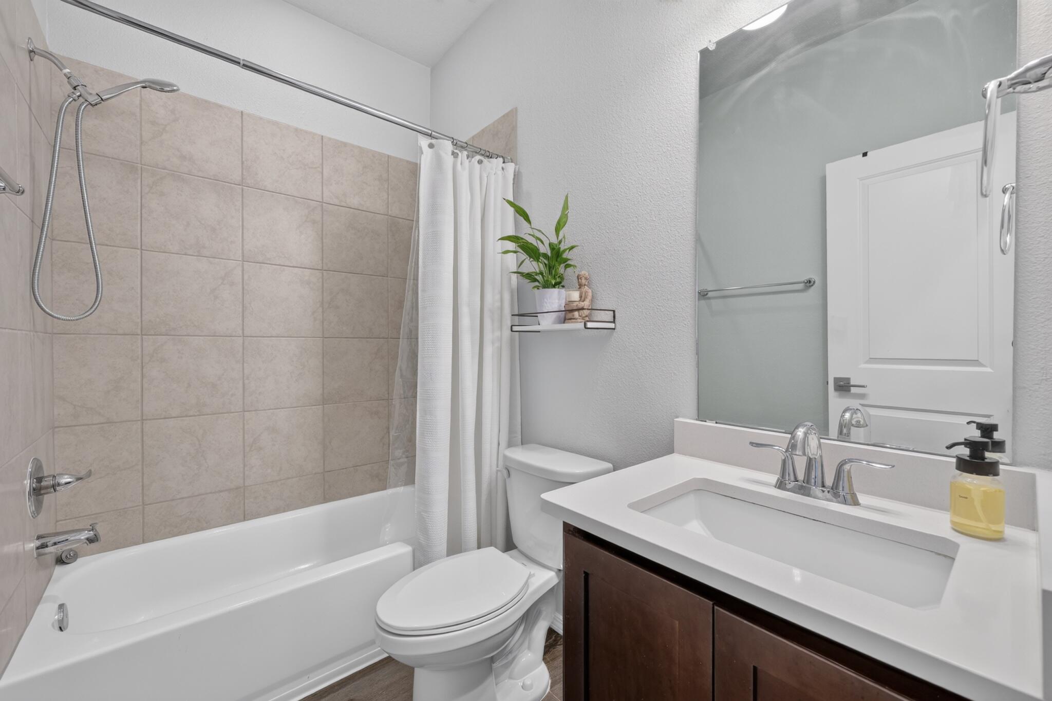 Photo 15 — 6121 Strand Loop SE