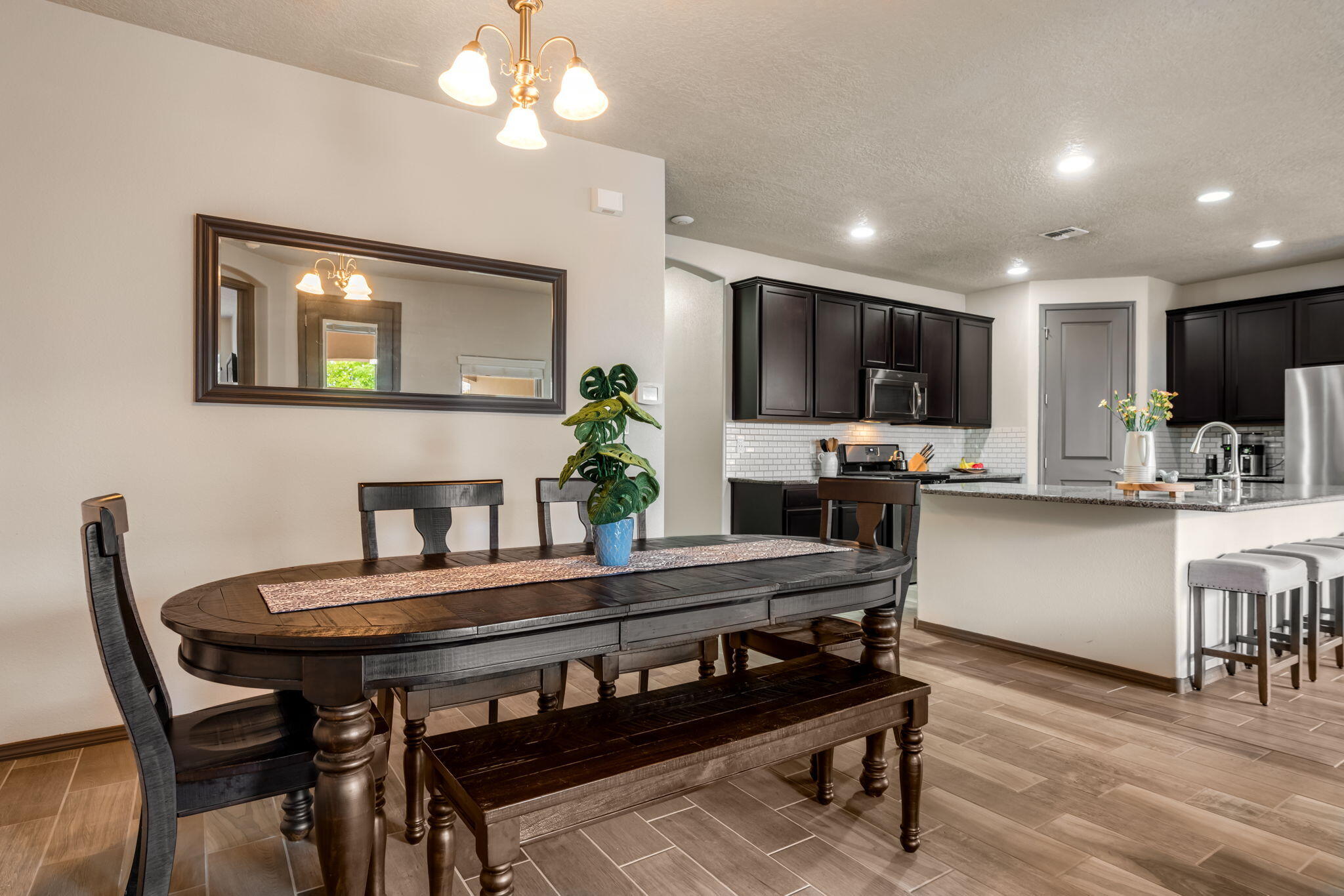 Photo 14 — 7101 Napoleon Road NE