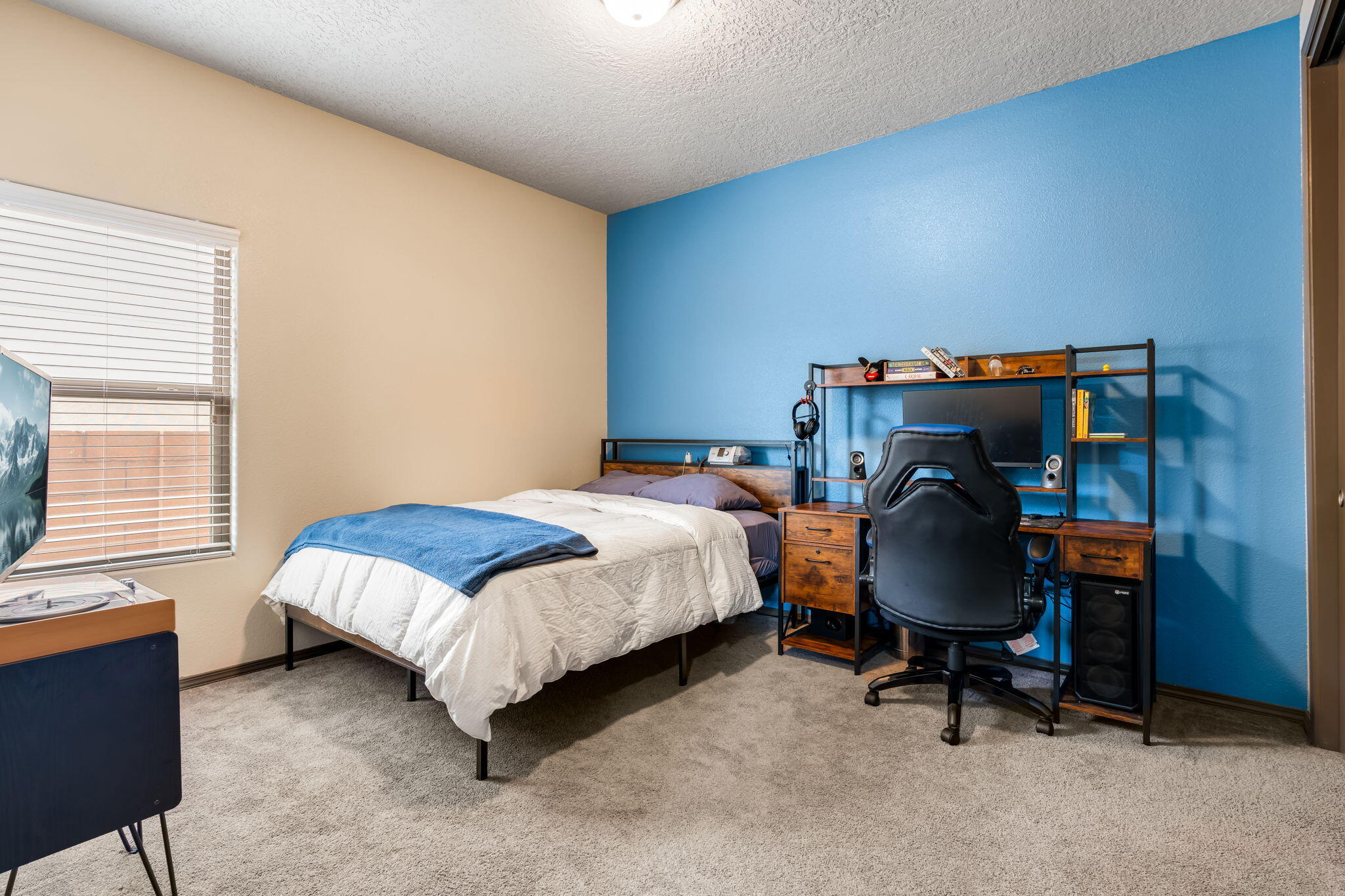 Photo 7 — 7101 Napoleon Road NE