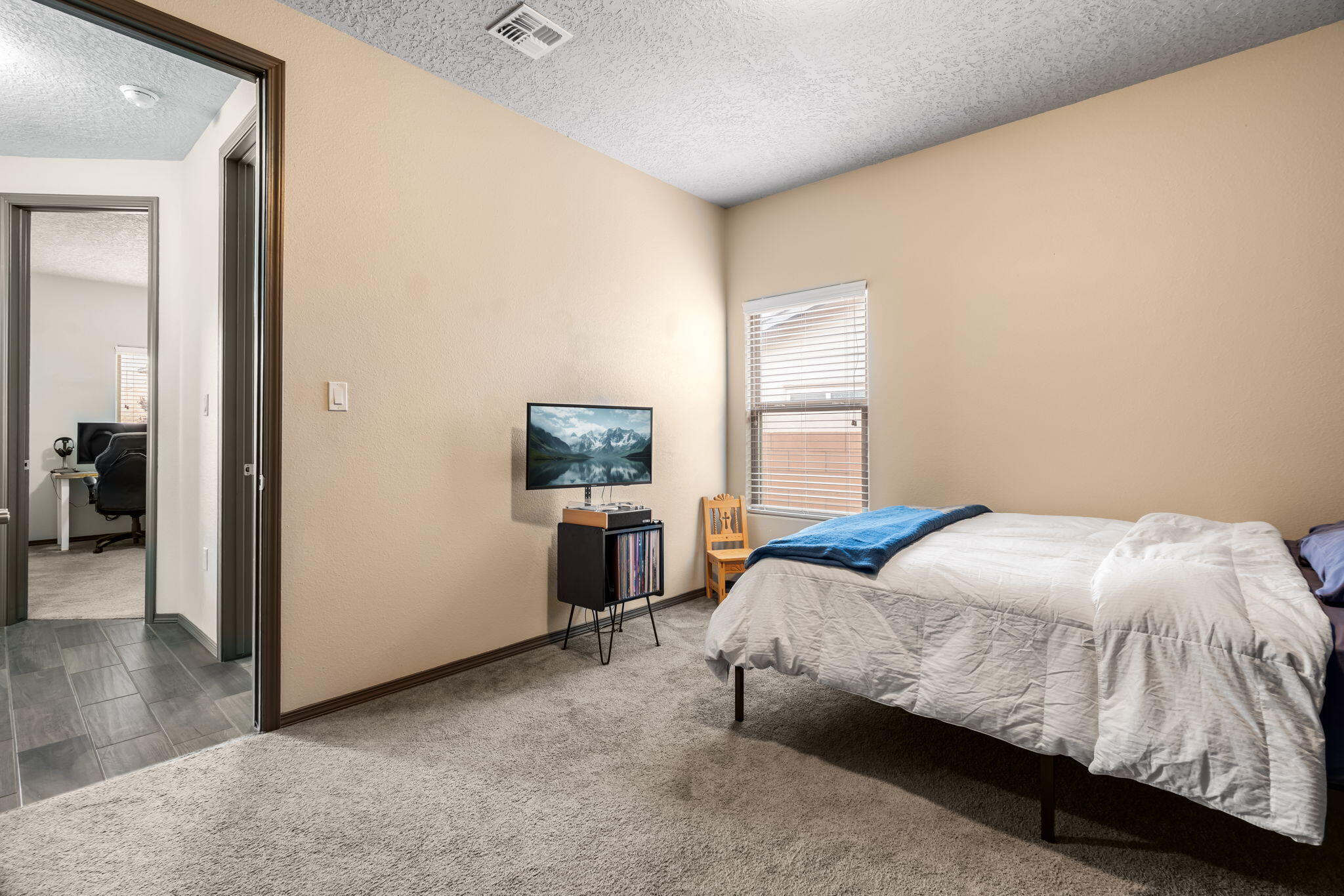 Photo 6 — 7101 Napoleon Road NE
