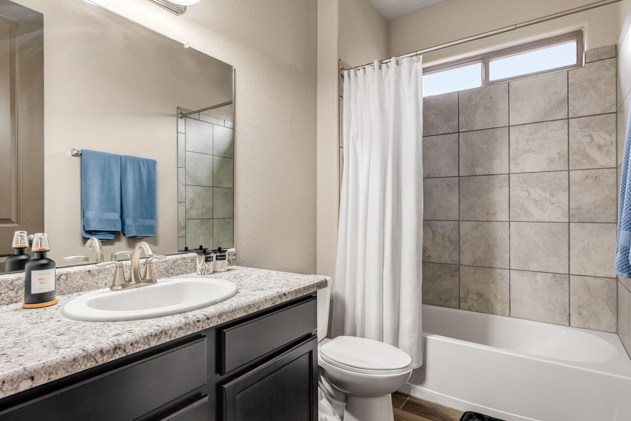 Photo 5 — 7101 Napoleon Road NE