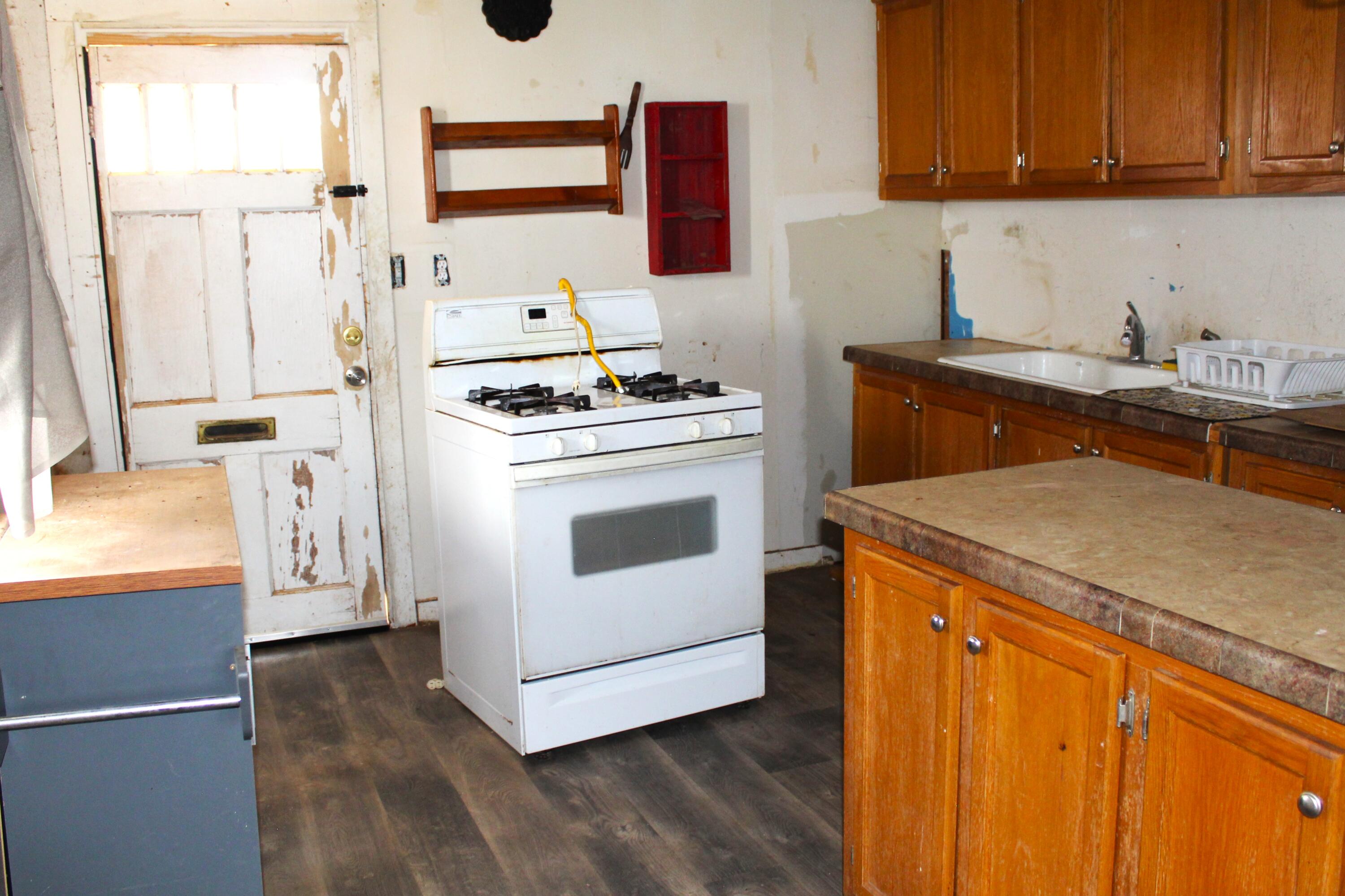 Photo 2 — 808 E Laughlin Avenue