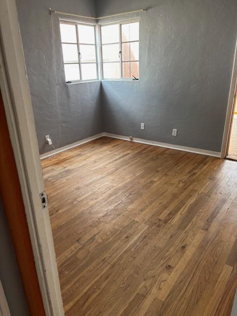 Photo 10 — 526 Dartmouth Place SE