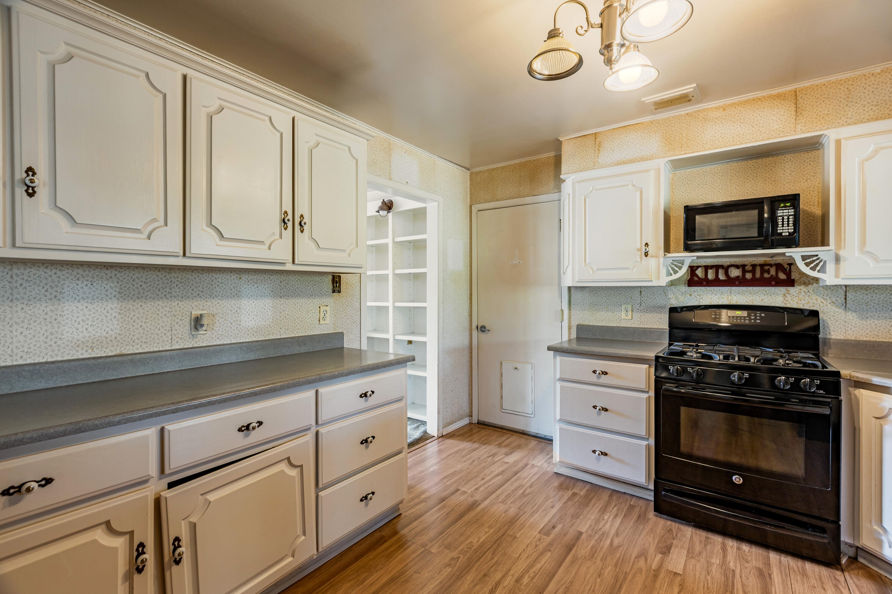 Photo 16 — 1511 Katie Street NE