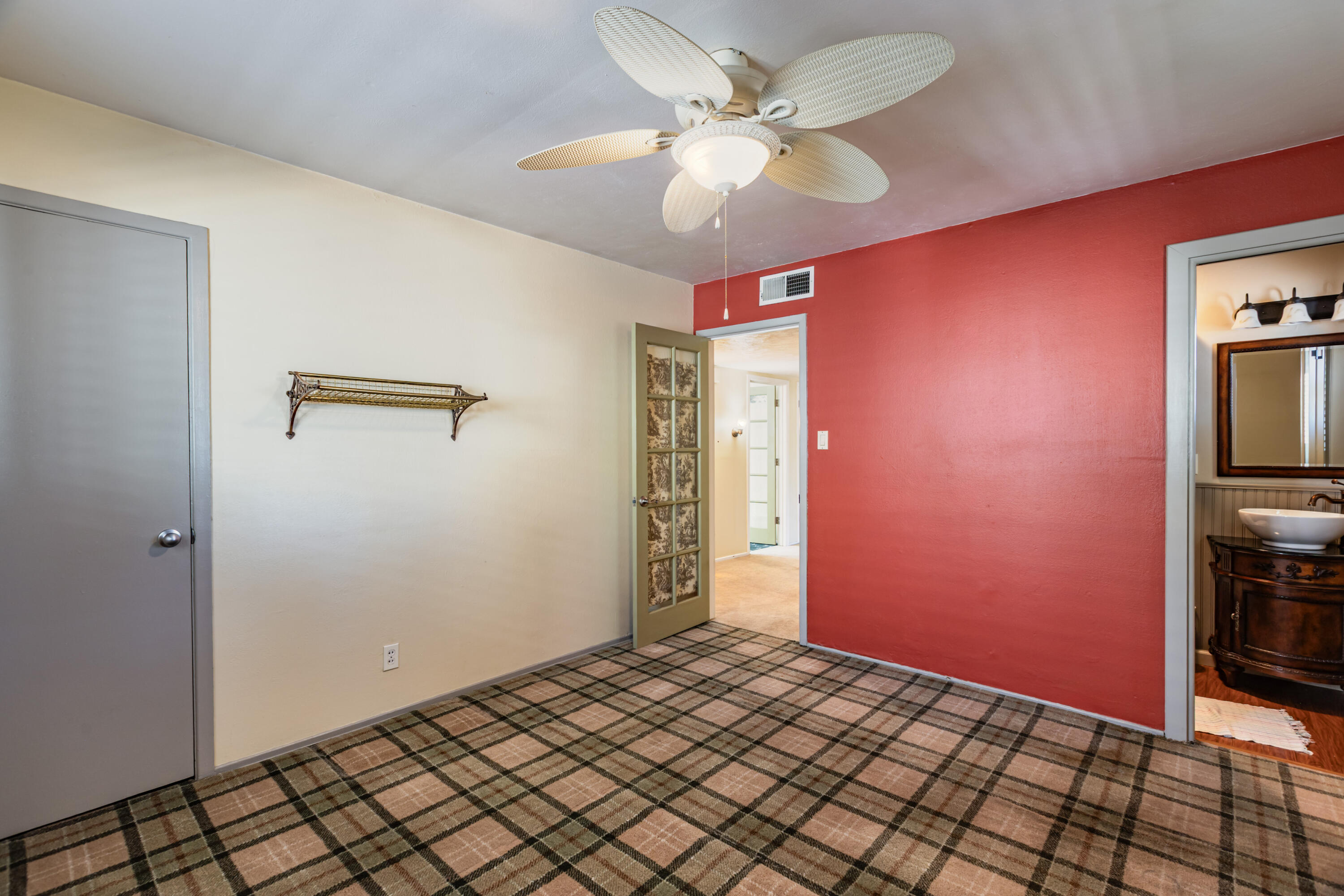 Photo 11 — 1511 Katie Street NE