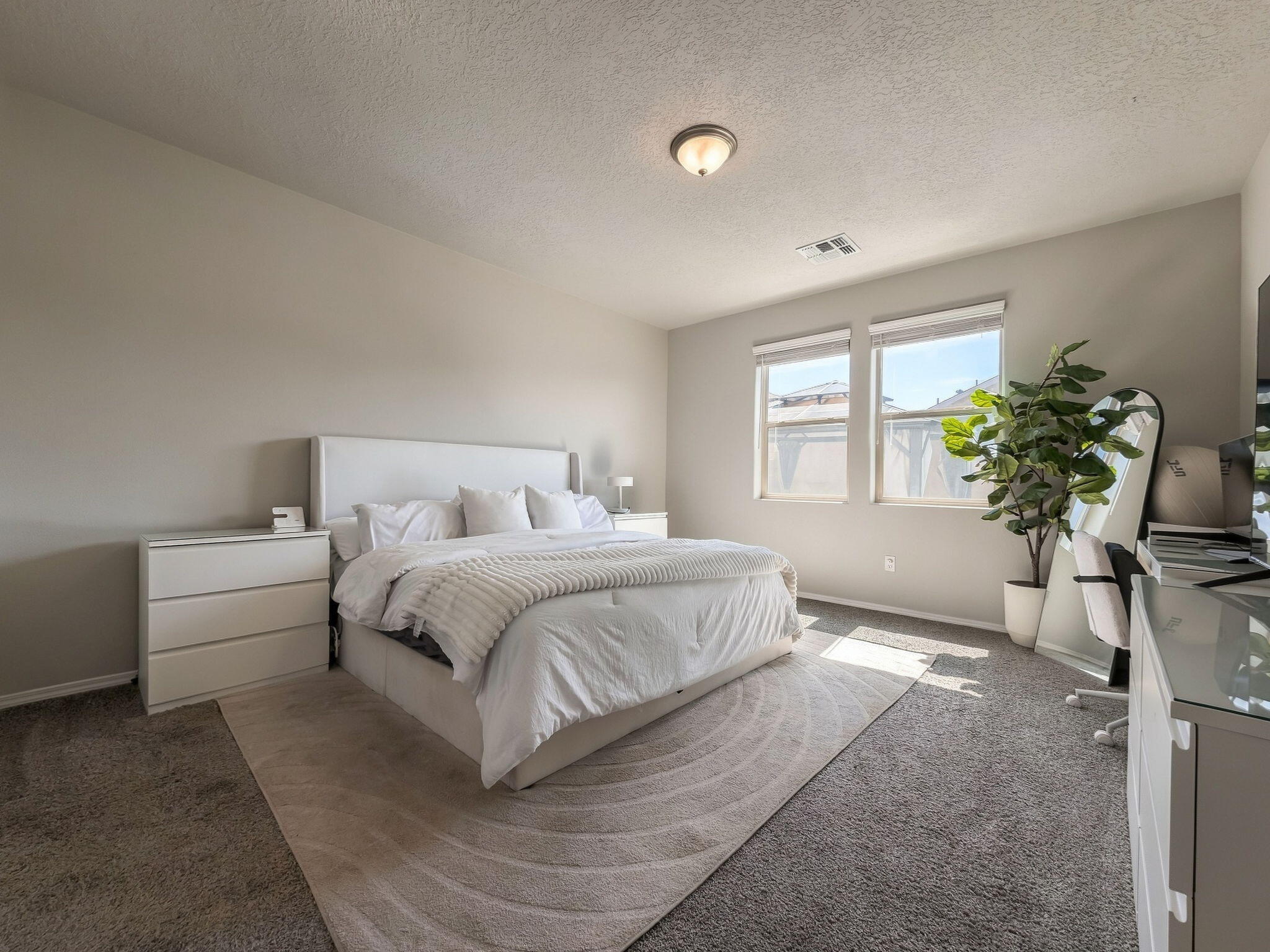 Photo 7 — 4810 Mount Salas Street NE