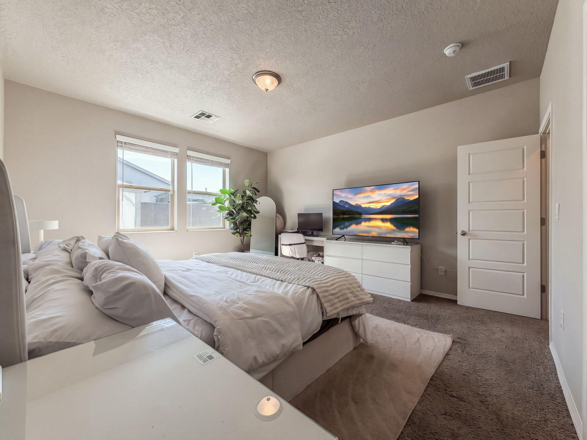 Photo 9 — 4810 Mount Salas Street NE