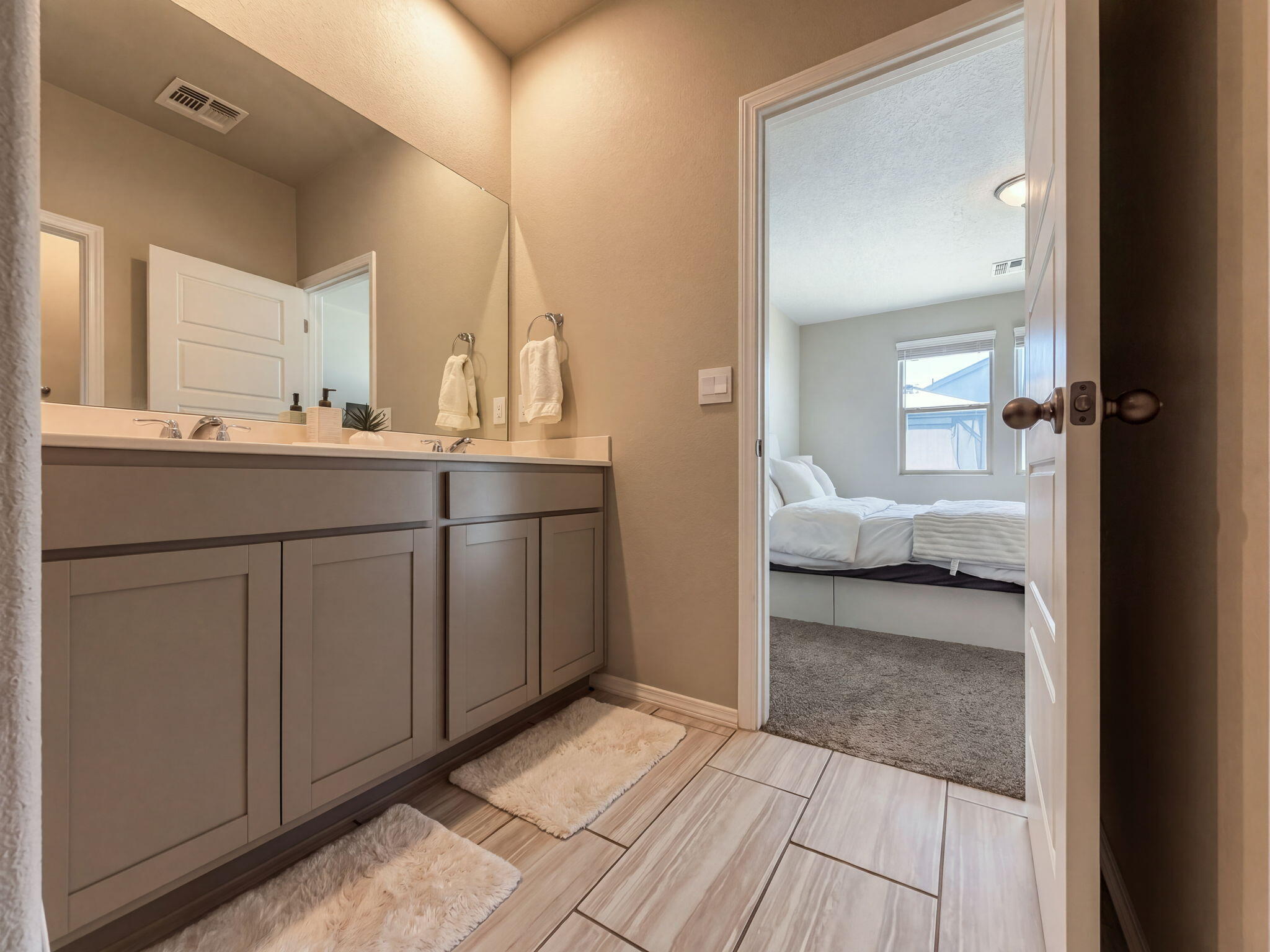 Photo 13 — 4810 Mount Salas Street NE