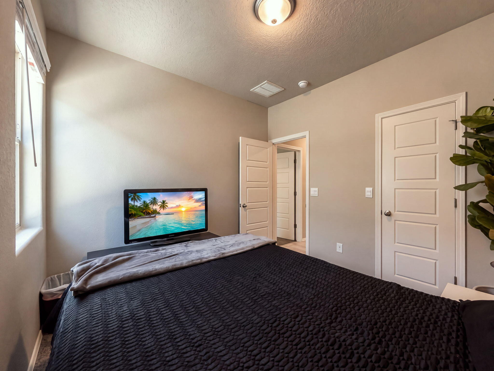 Photo 4 — 4810 Mount Salas Street NE