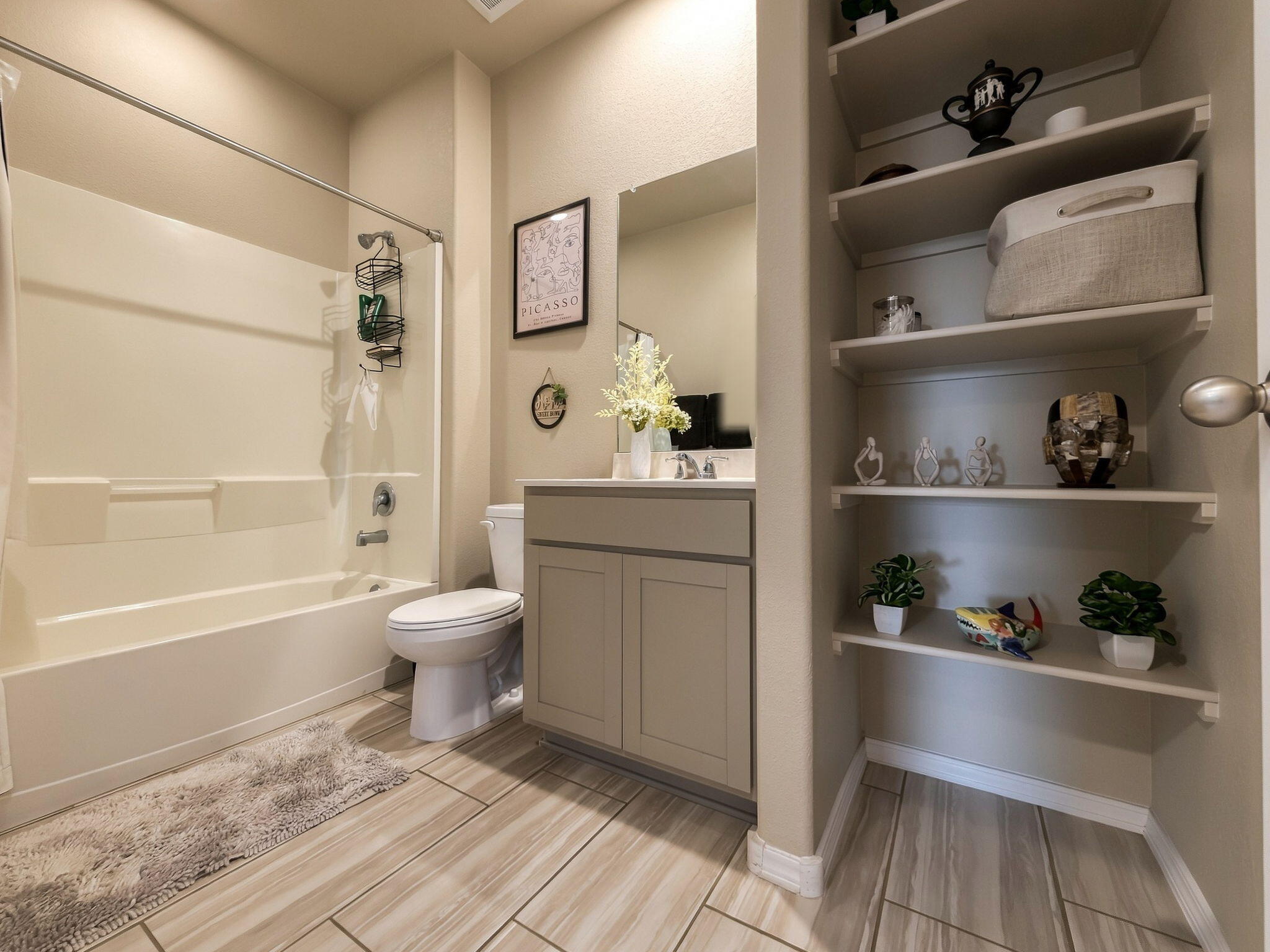 Photo 6 — 4810 Mount Salas Street NE