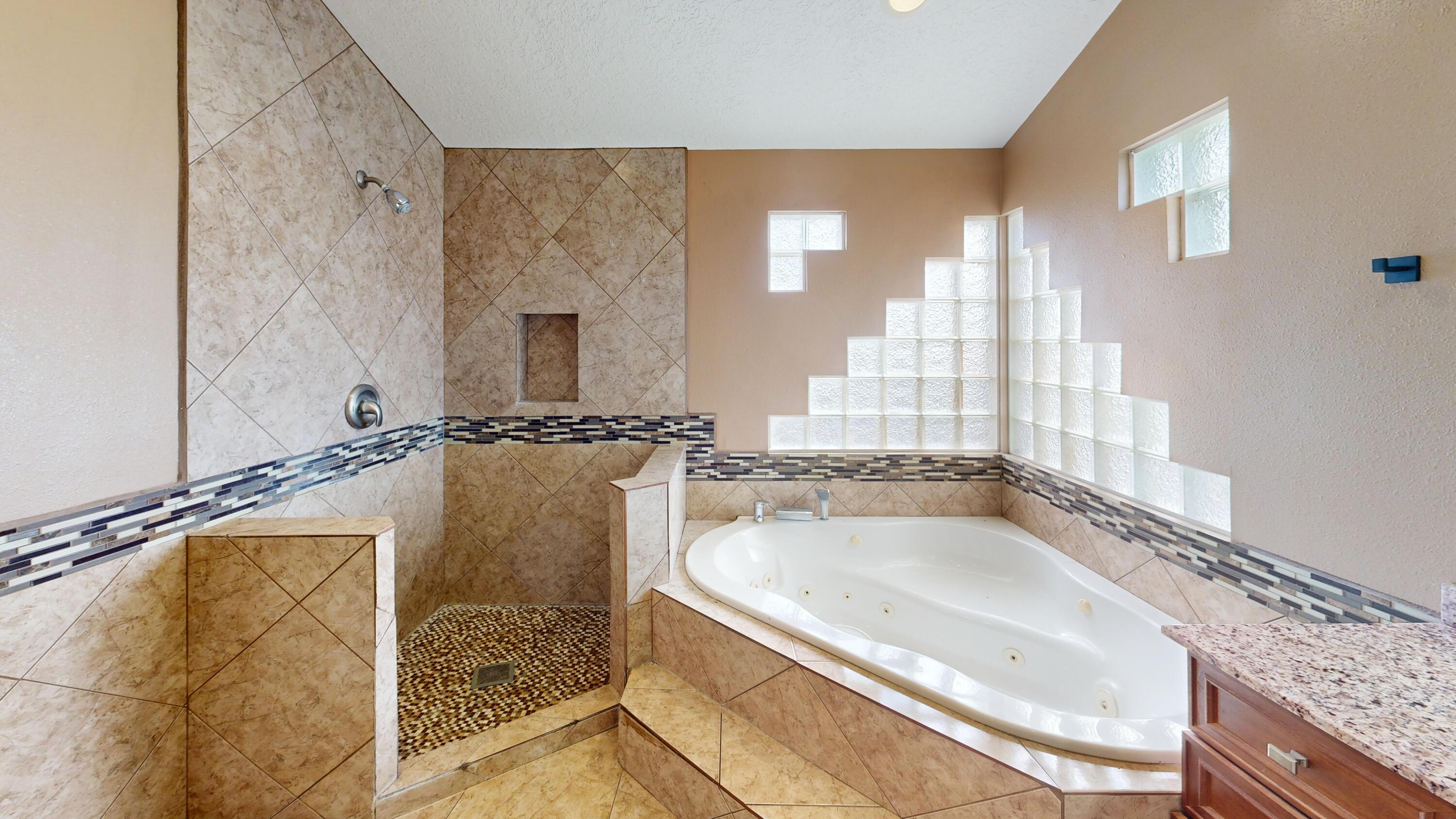 Photo 4 — 2309 Agua Fria Drive NE