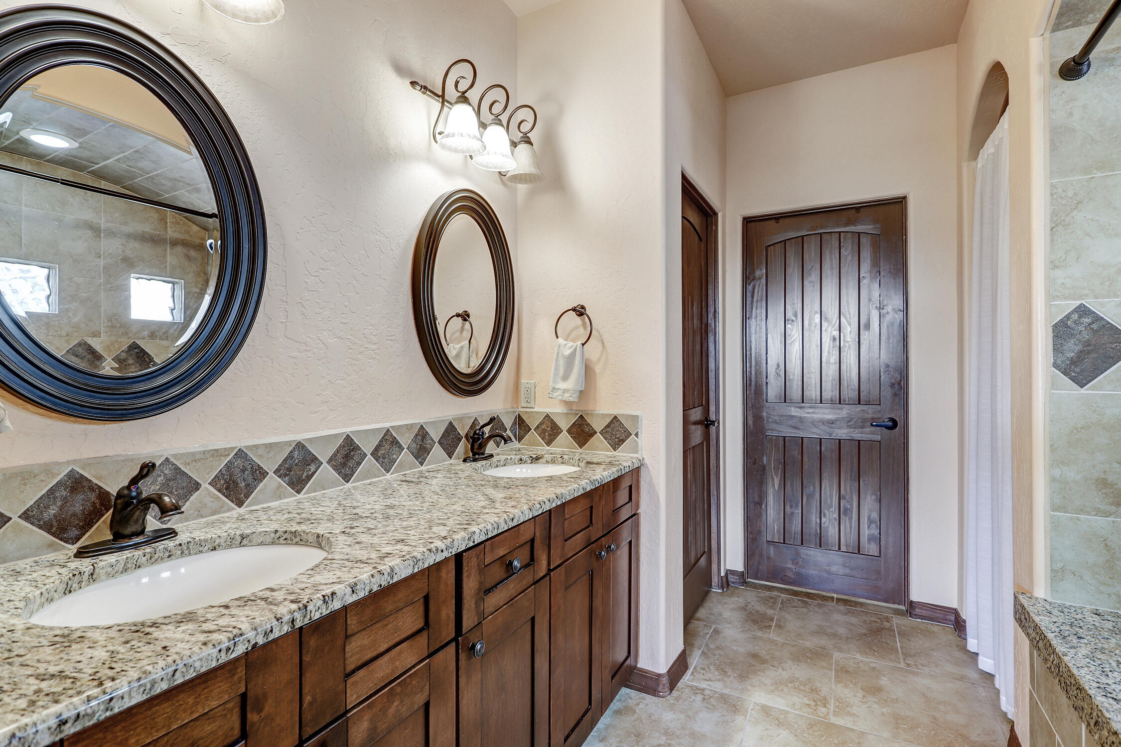 Photo 8 — 1712 Chisholm Trail NE