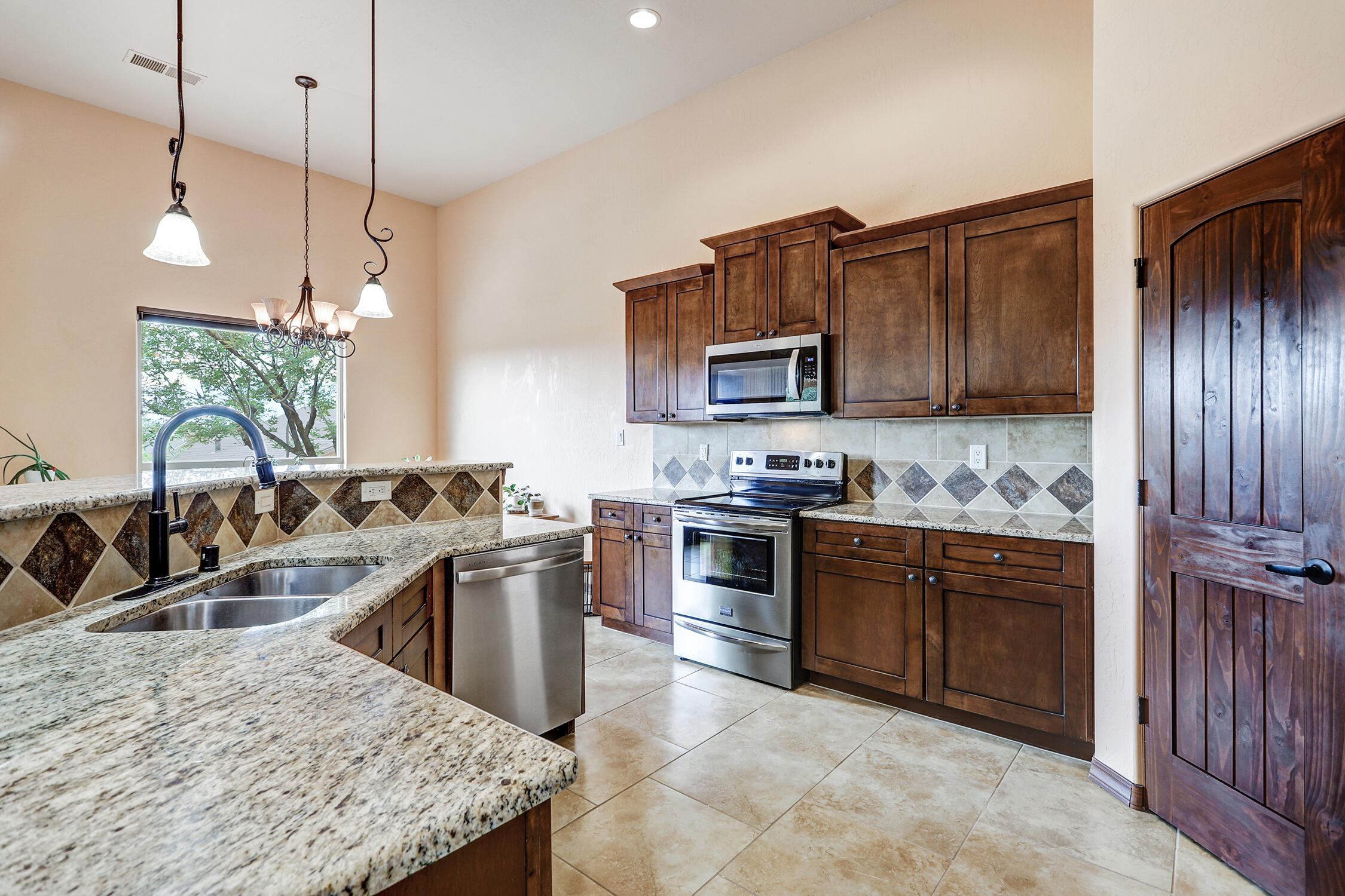 Photo 2 — 1712 Chisholm Trail NE