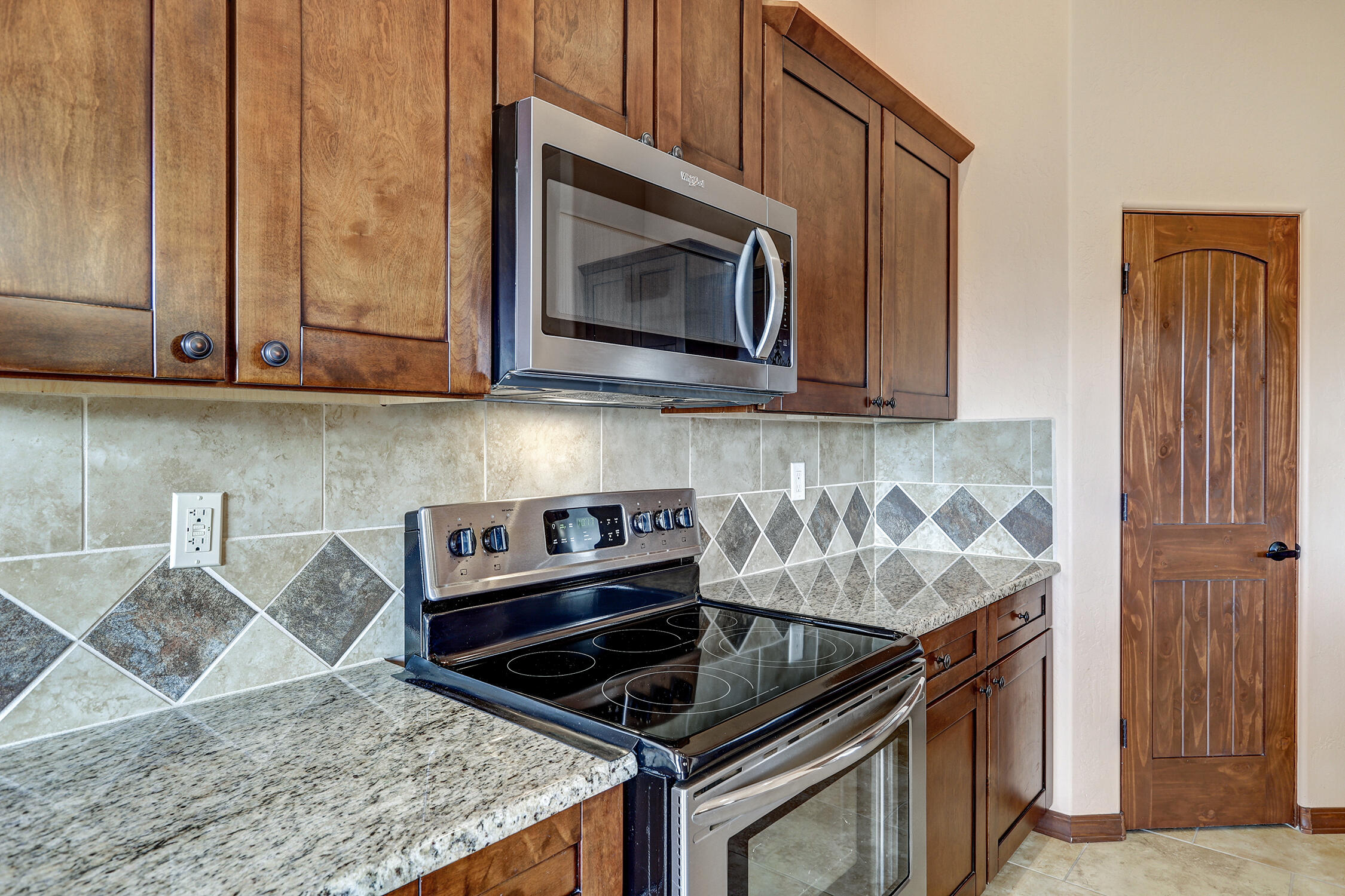 Photo 4 — 1712 Chisholm Trail NE