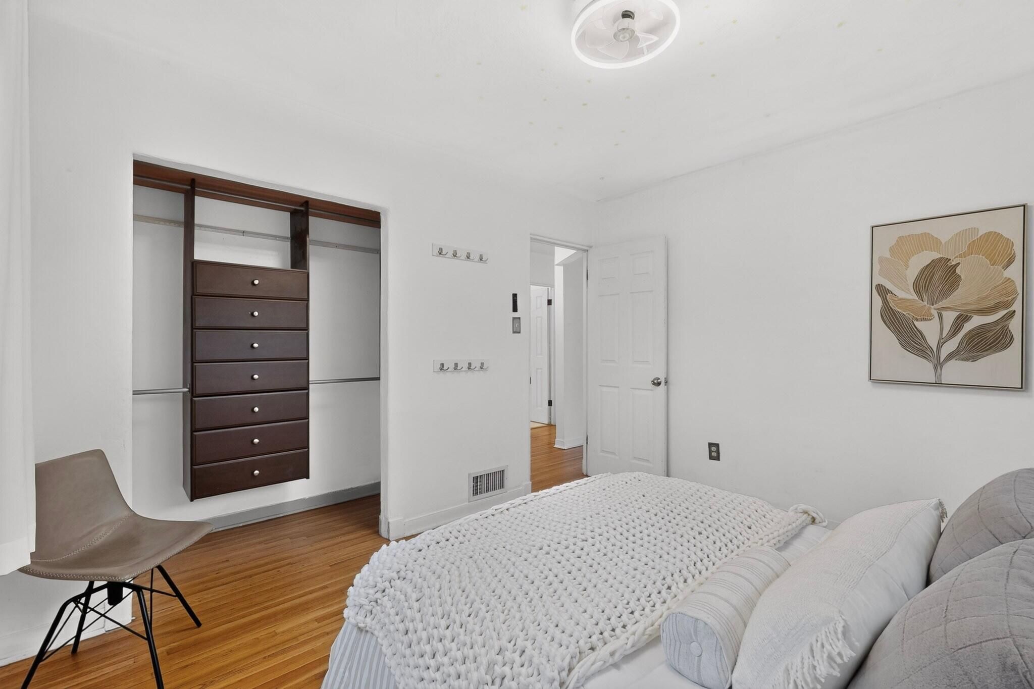Photo 17 — 1409 Adams Street NE