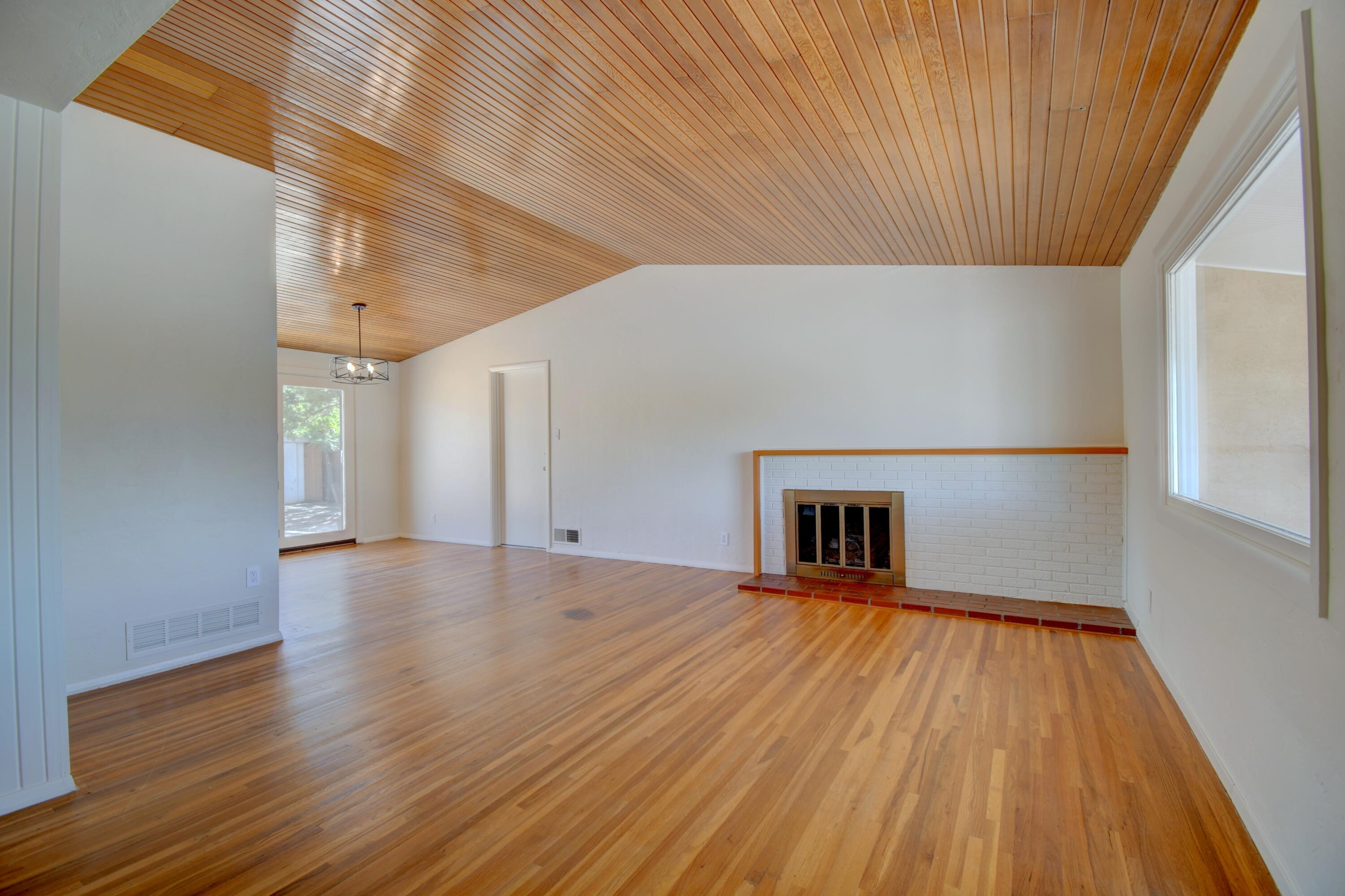 Photo 17 — 3224 California Street NE