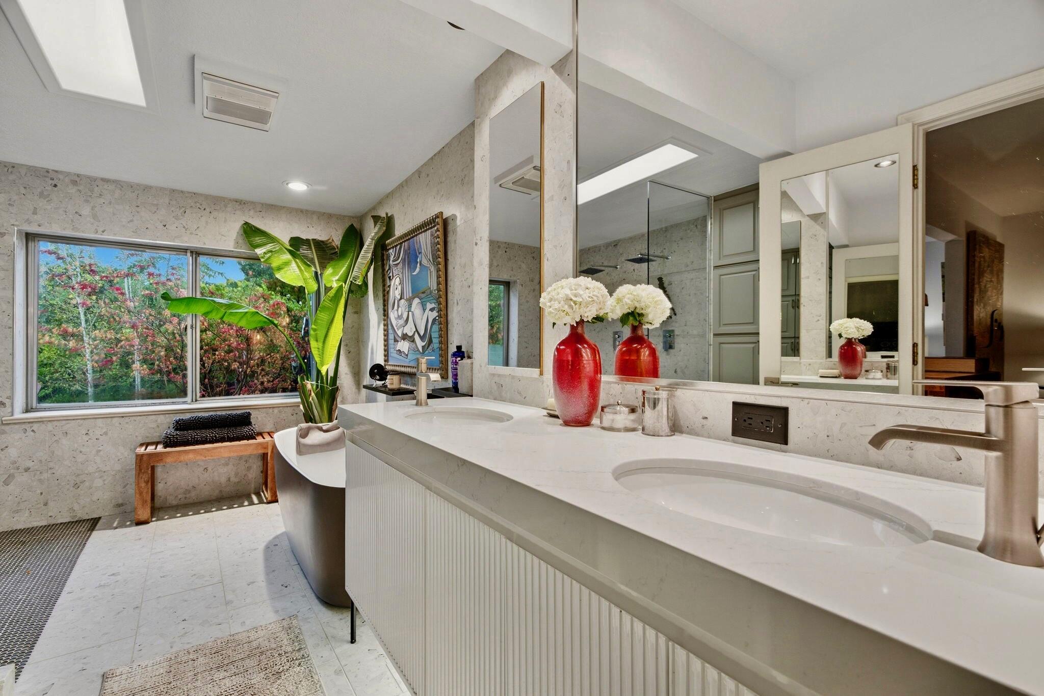 Photo 16 — 6601 Luella Anne Drive NE