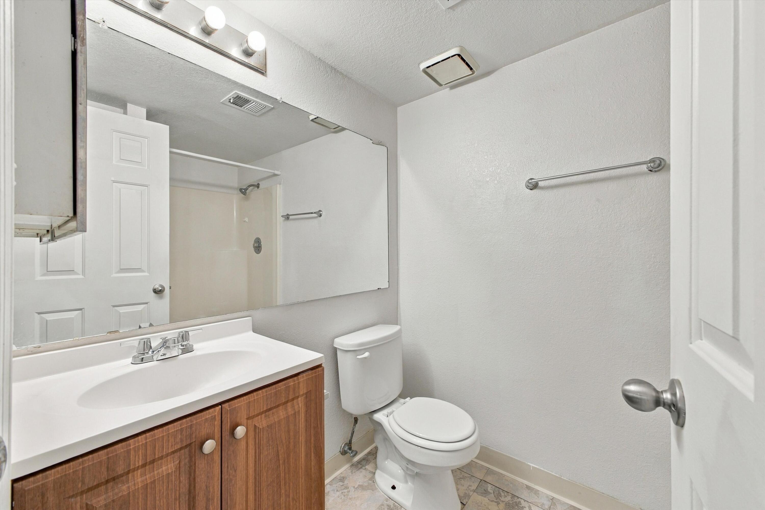 Photo 14 — 3301 Monroe Street NE UNIT H84