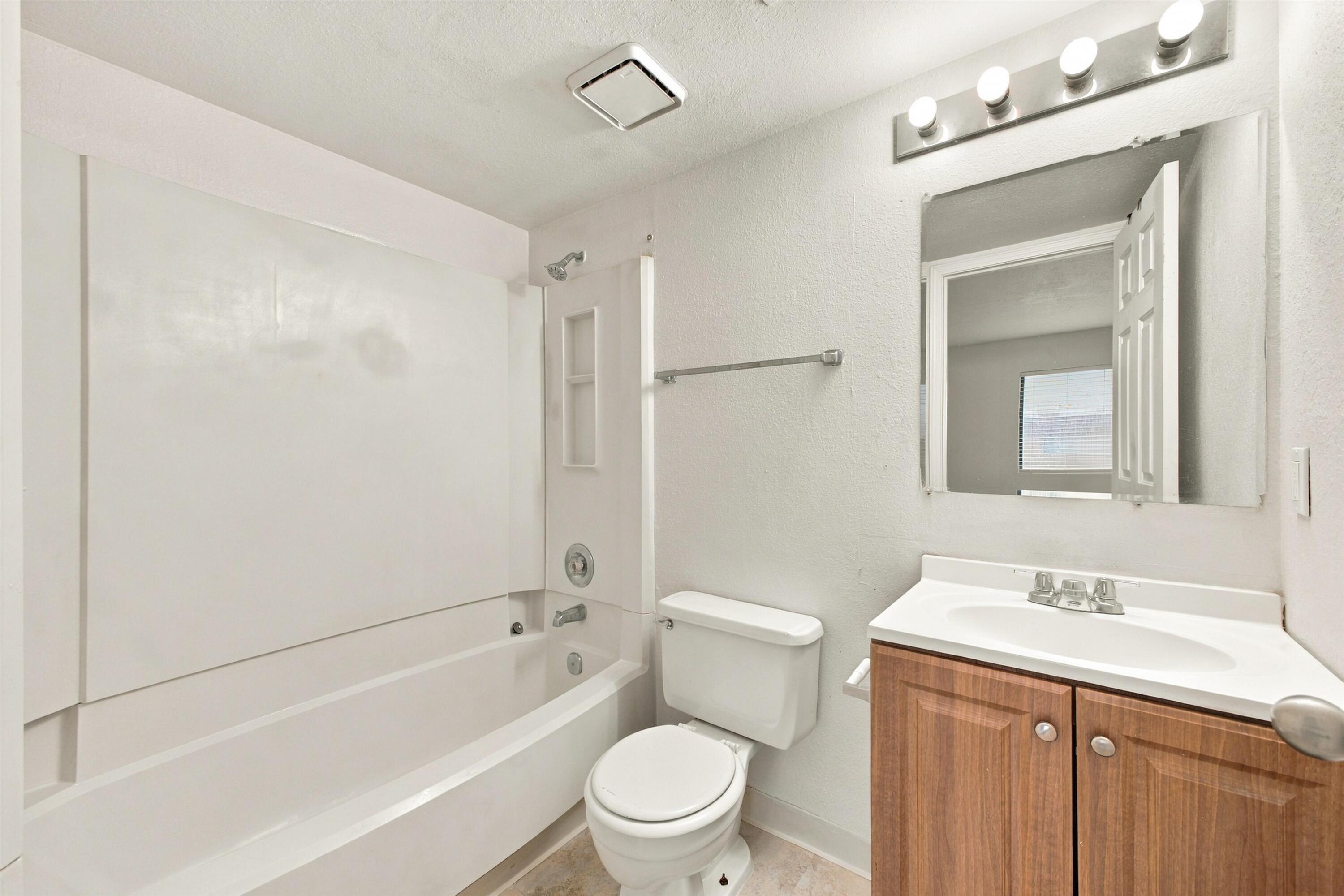 Photo 2 — 3301 Monroe Street NE UNIT H84