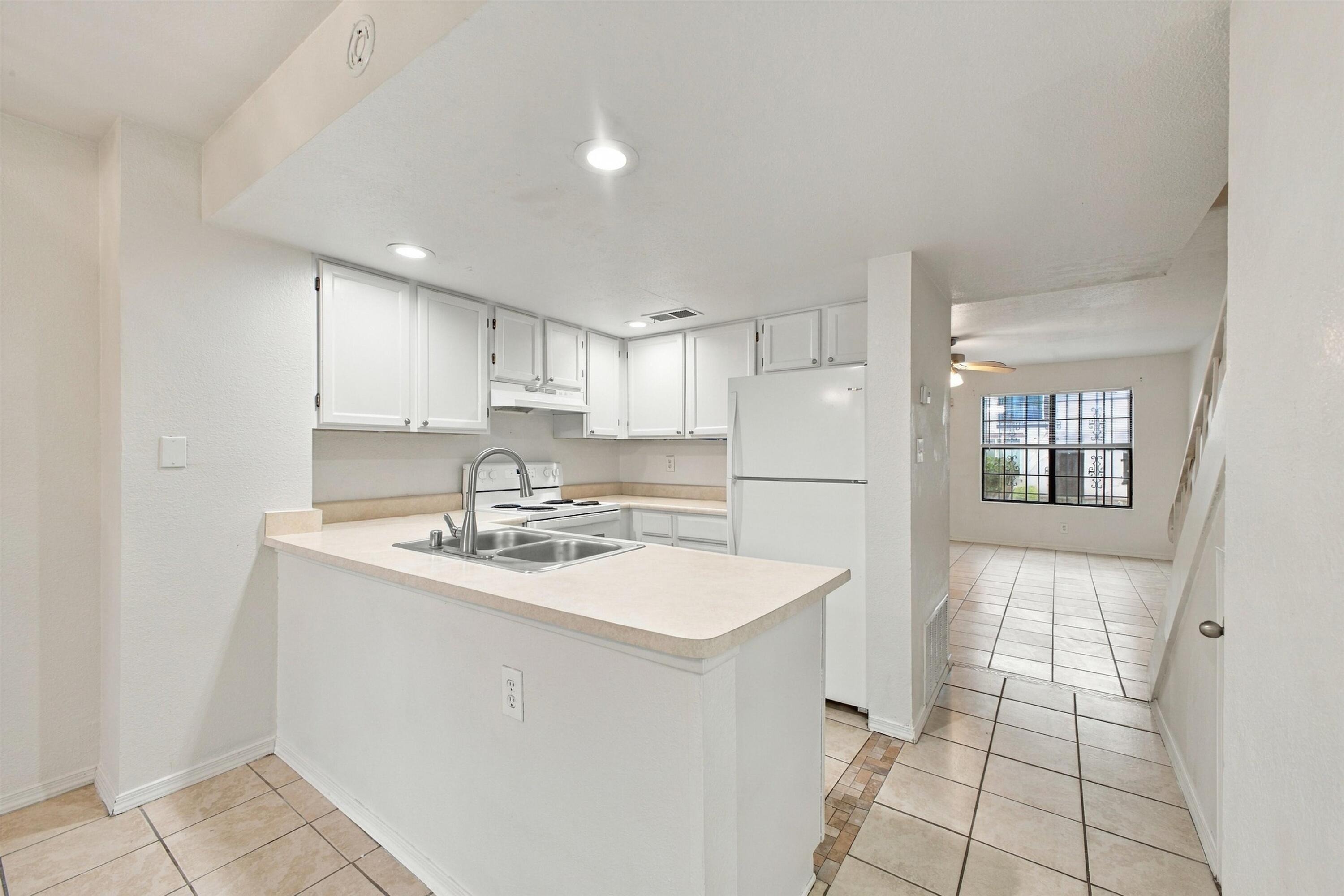 Photo 20 — 3301 Monroe Street NE UNIT H84