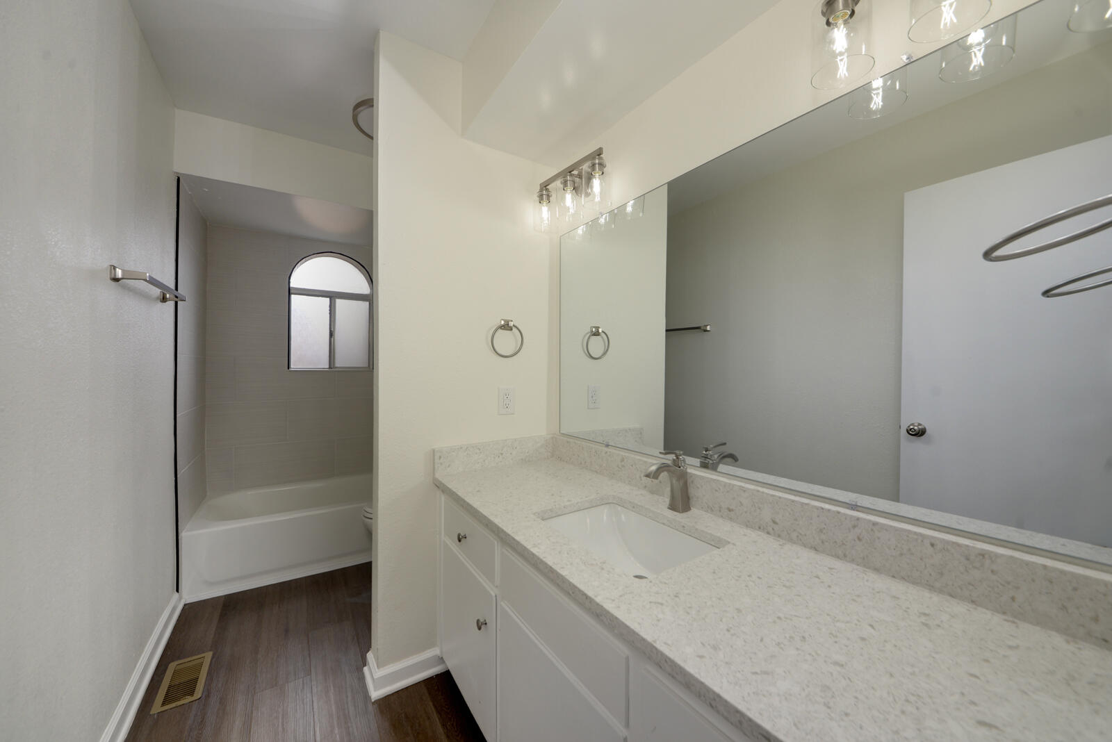 Photo 12 — 706 Cerro De Ortega Drive SE