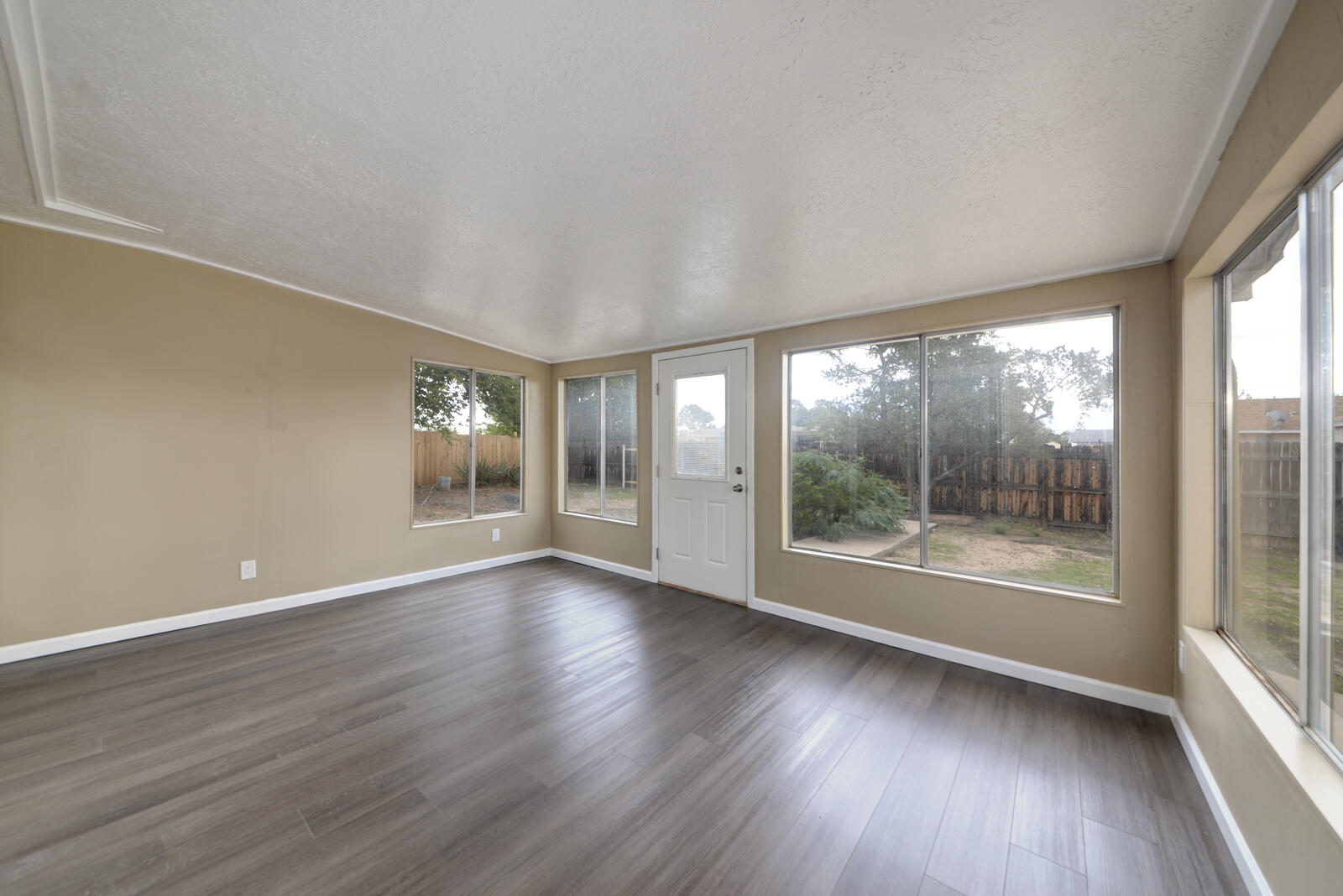 Photo 8 — 706 Cerro De Ortega Drive SE