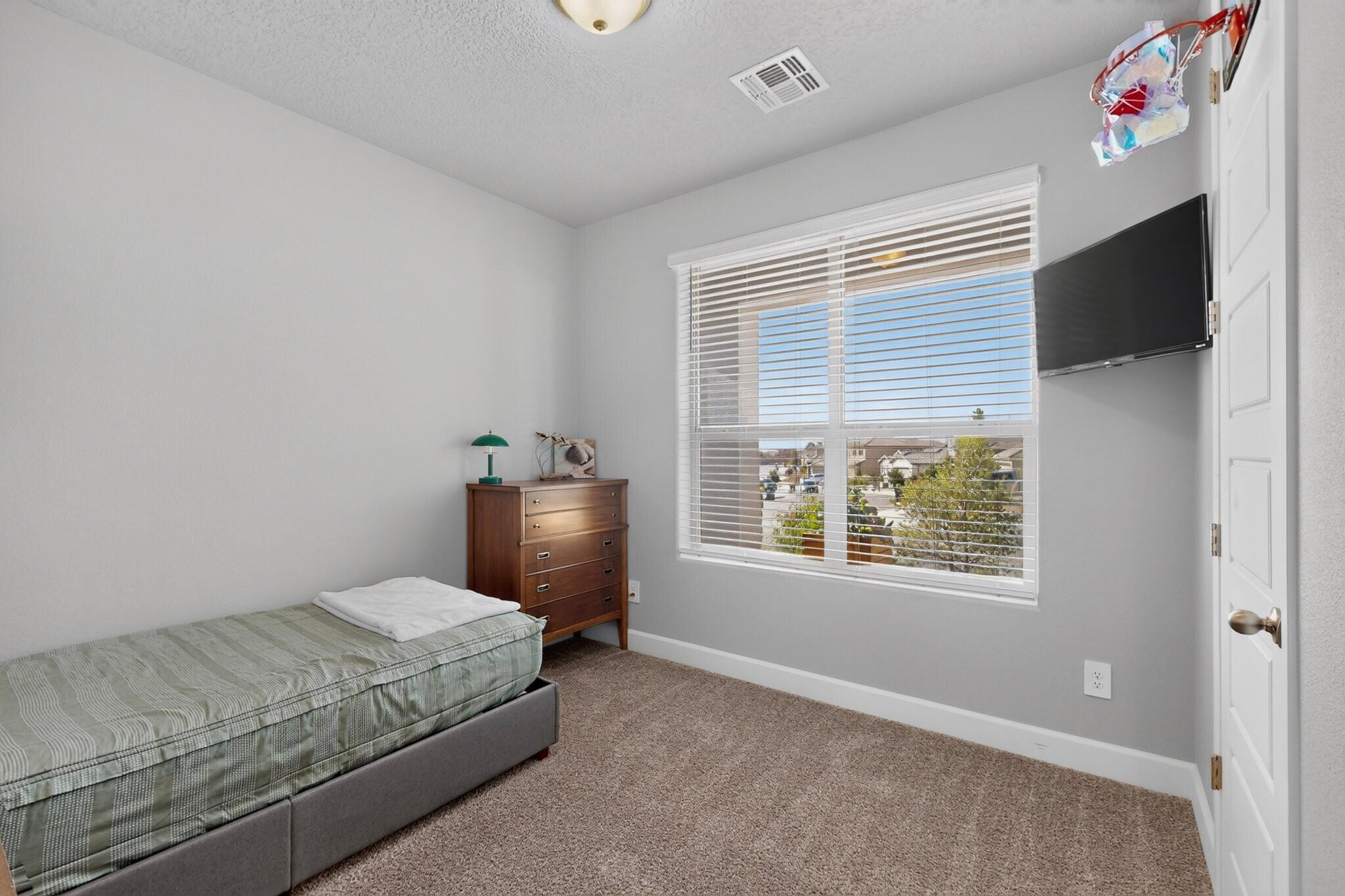 Photo 19 — 2554 Guadalupe Road NE