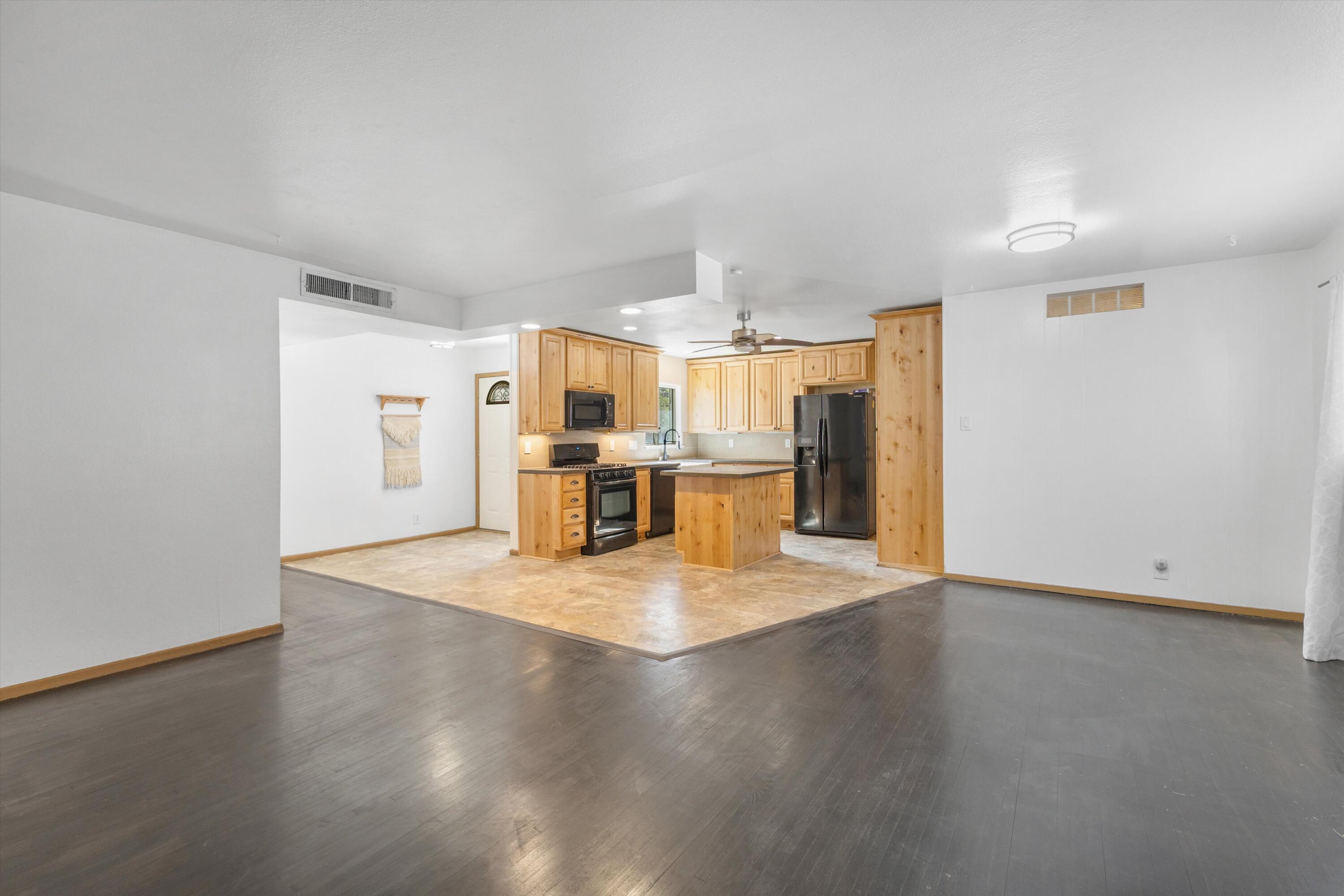 Photo 14 — 3833 Goodrich Avenue NE