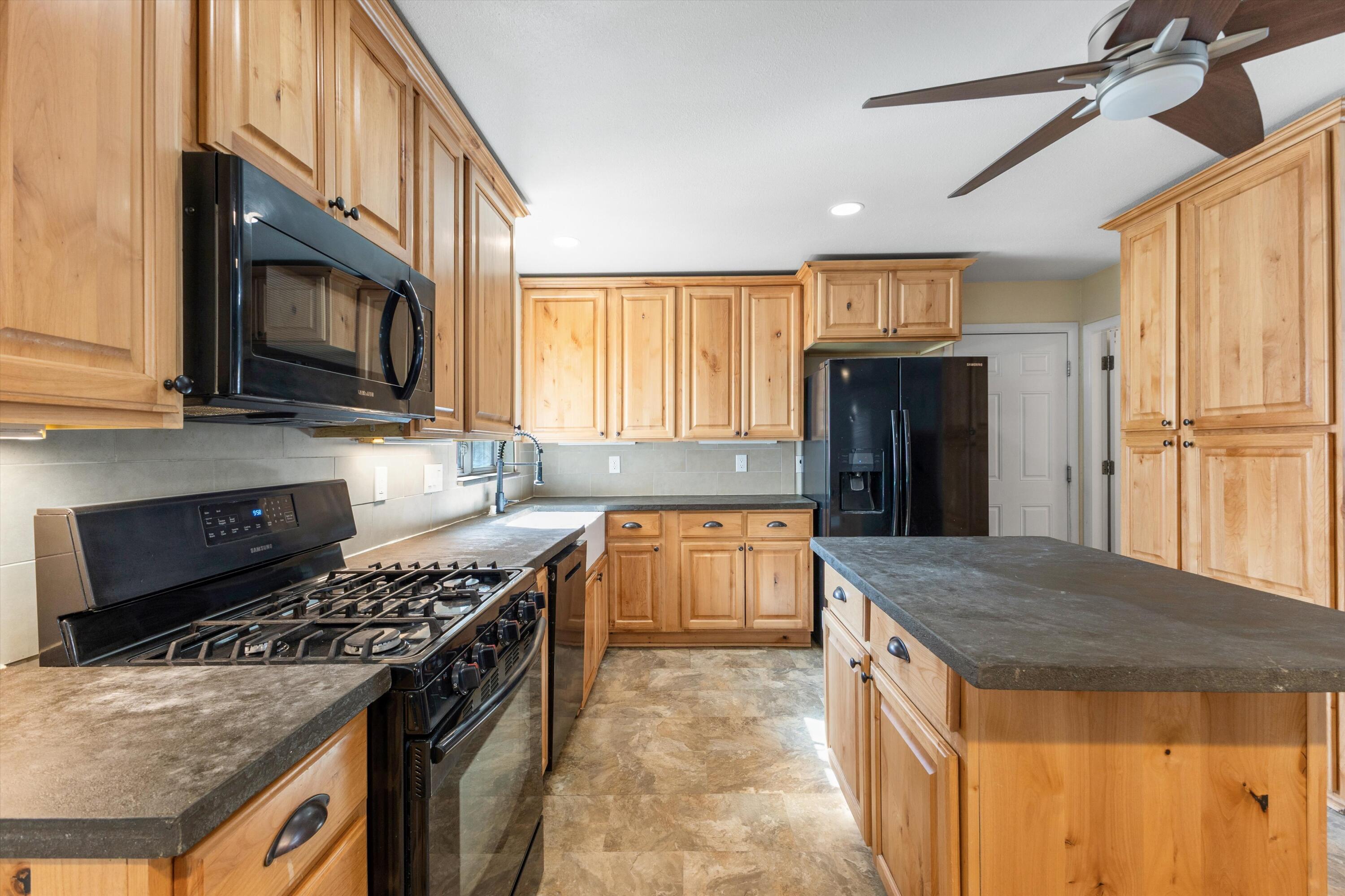Photo 9 — 3833 Goodrich Avenue NE