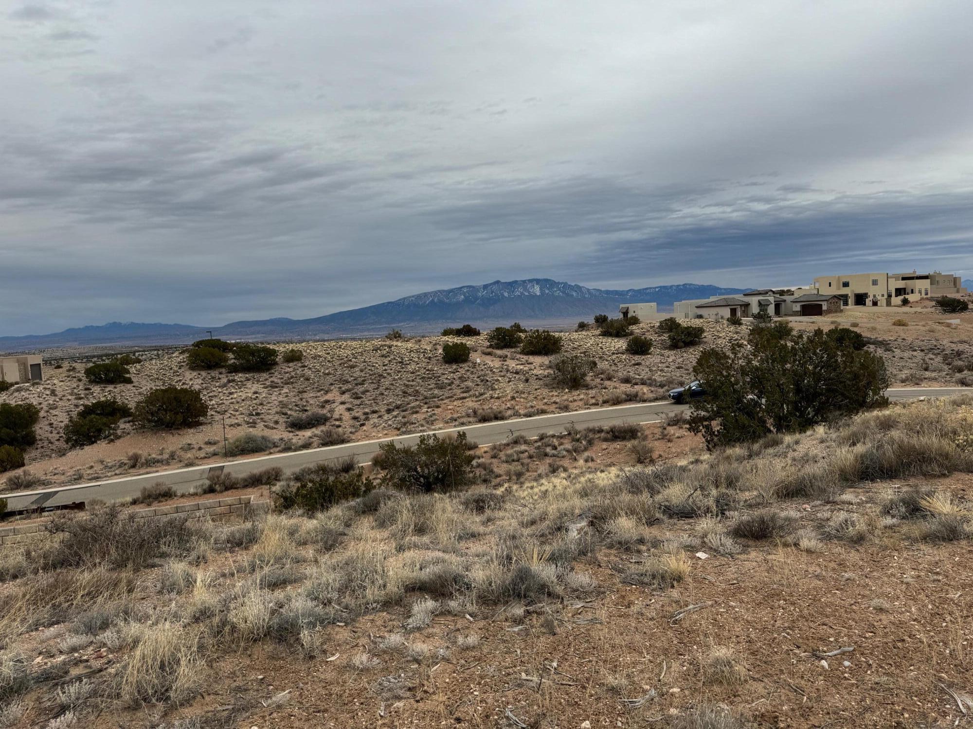 Photo 2 — 6009 Ridgeline Pl Ne