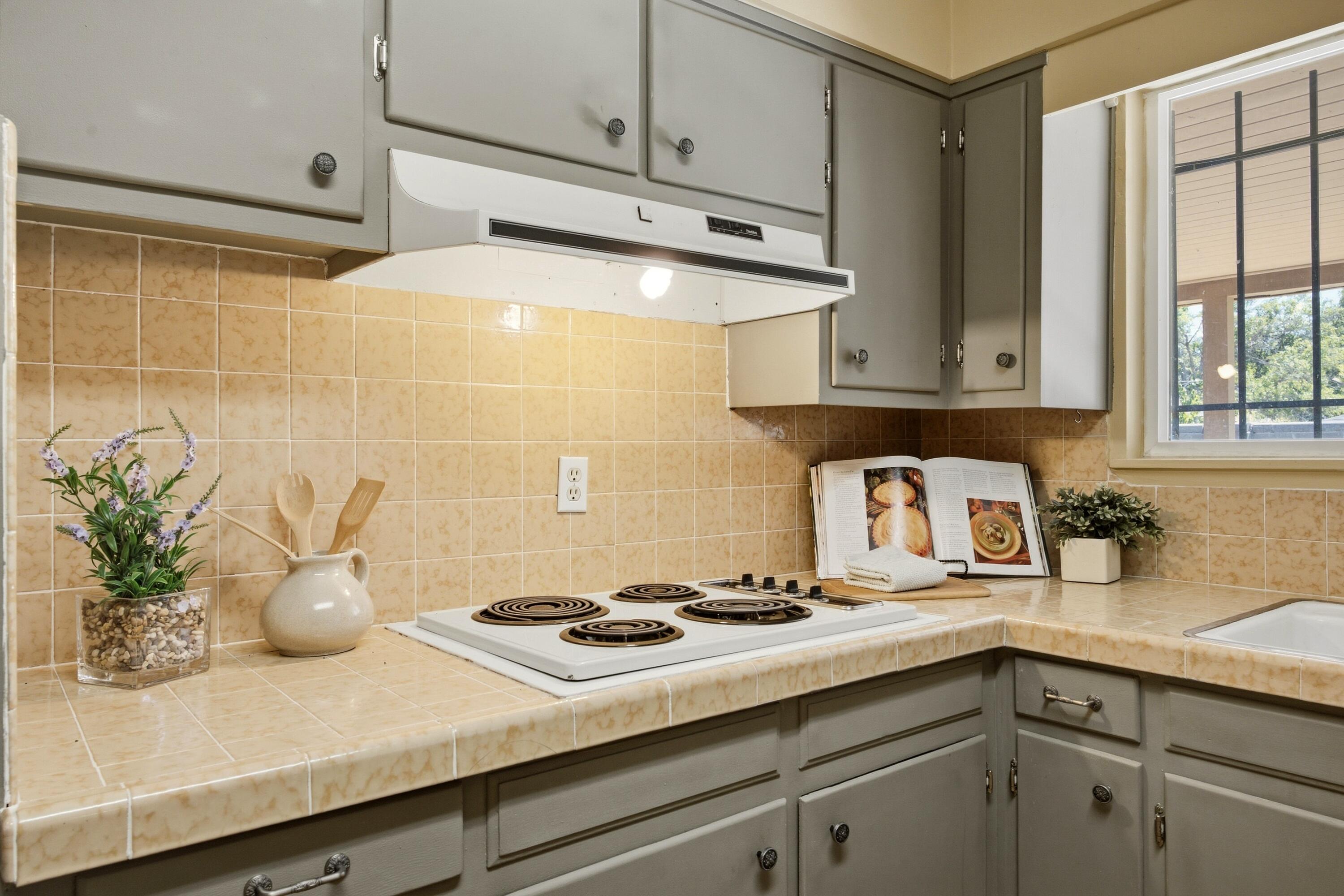 Photo 20 — 10428 Santa Susana Road NE