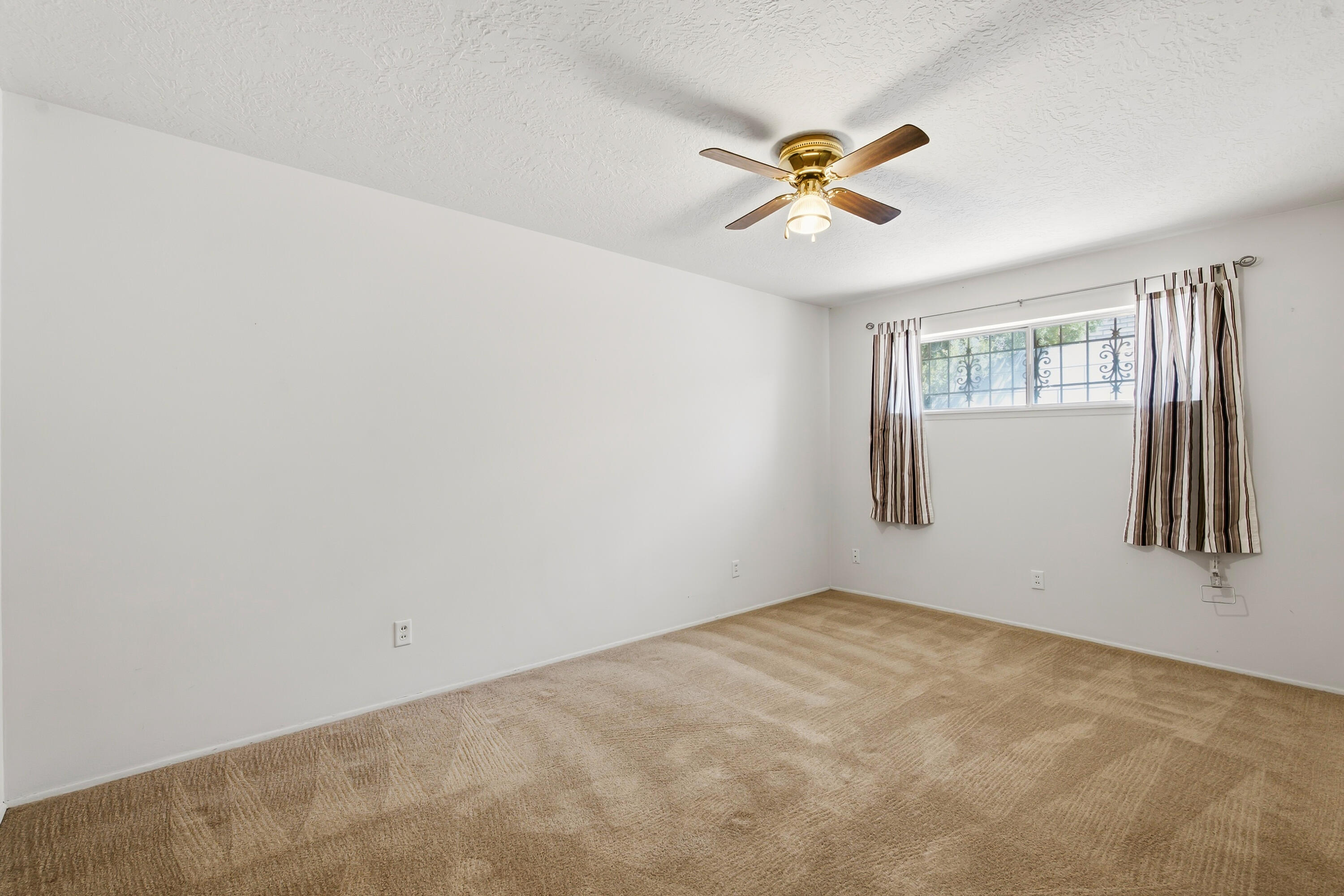 Photo 14 — 10428 Santa Susana Road NE