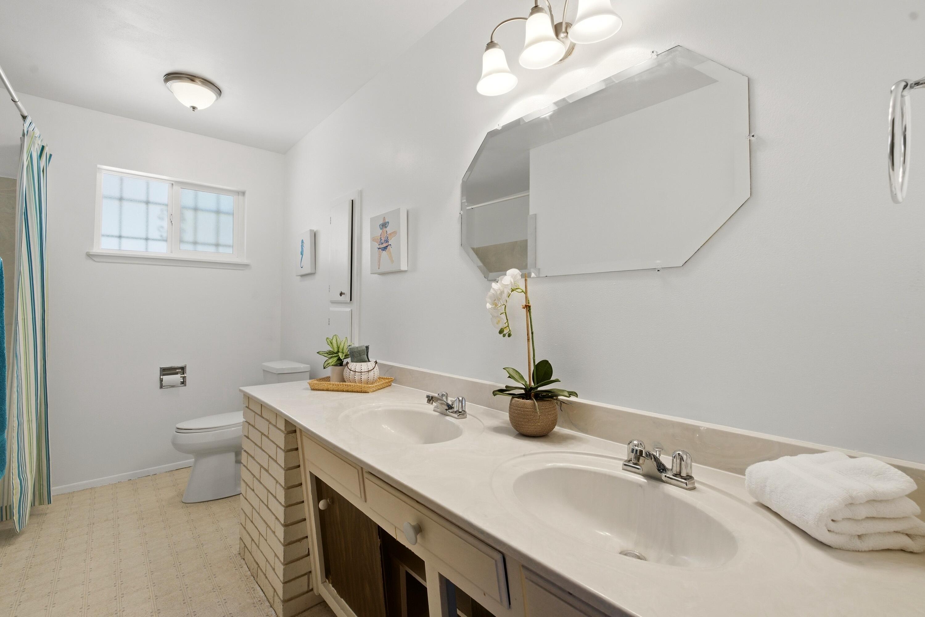 Photo 12 — 10428 Santa Susana Road NE