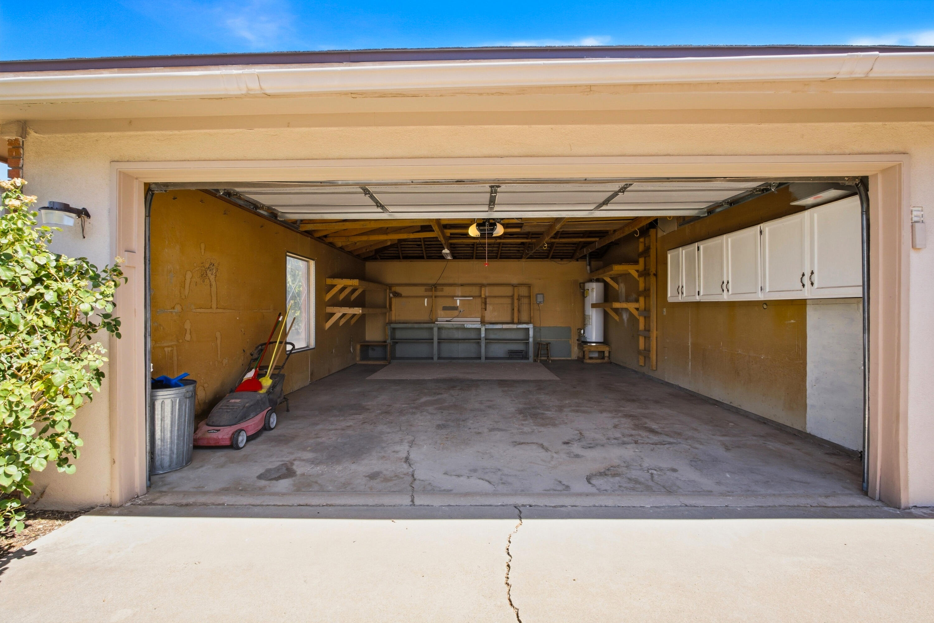 Photo 2 — 10428 Santa Susana Road NE
