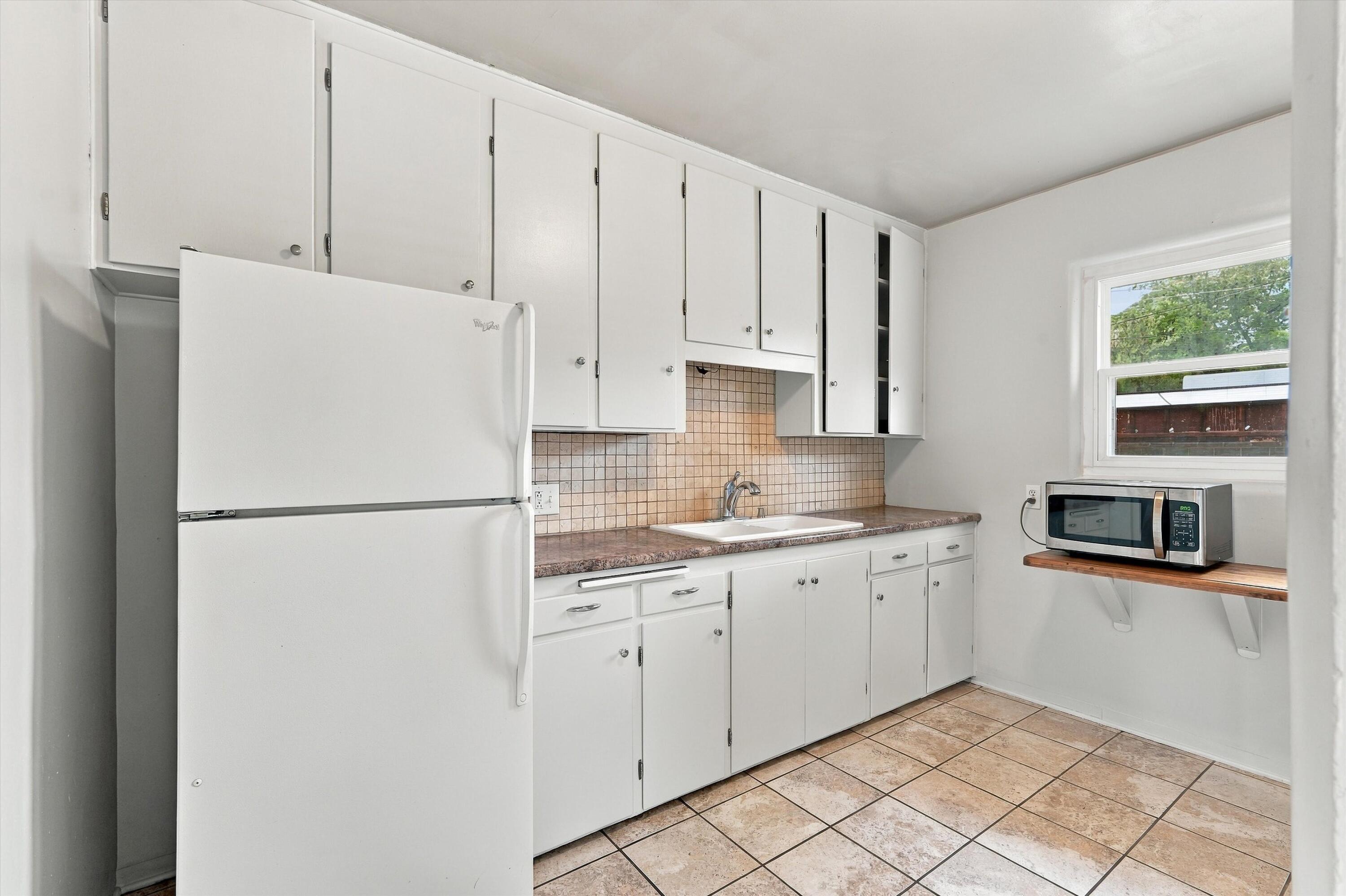 Photo 17 — 2734 San Rafael Avenue SE
